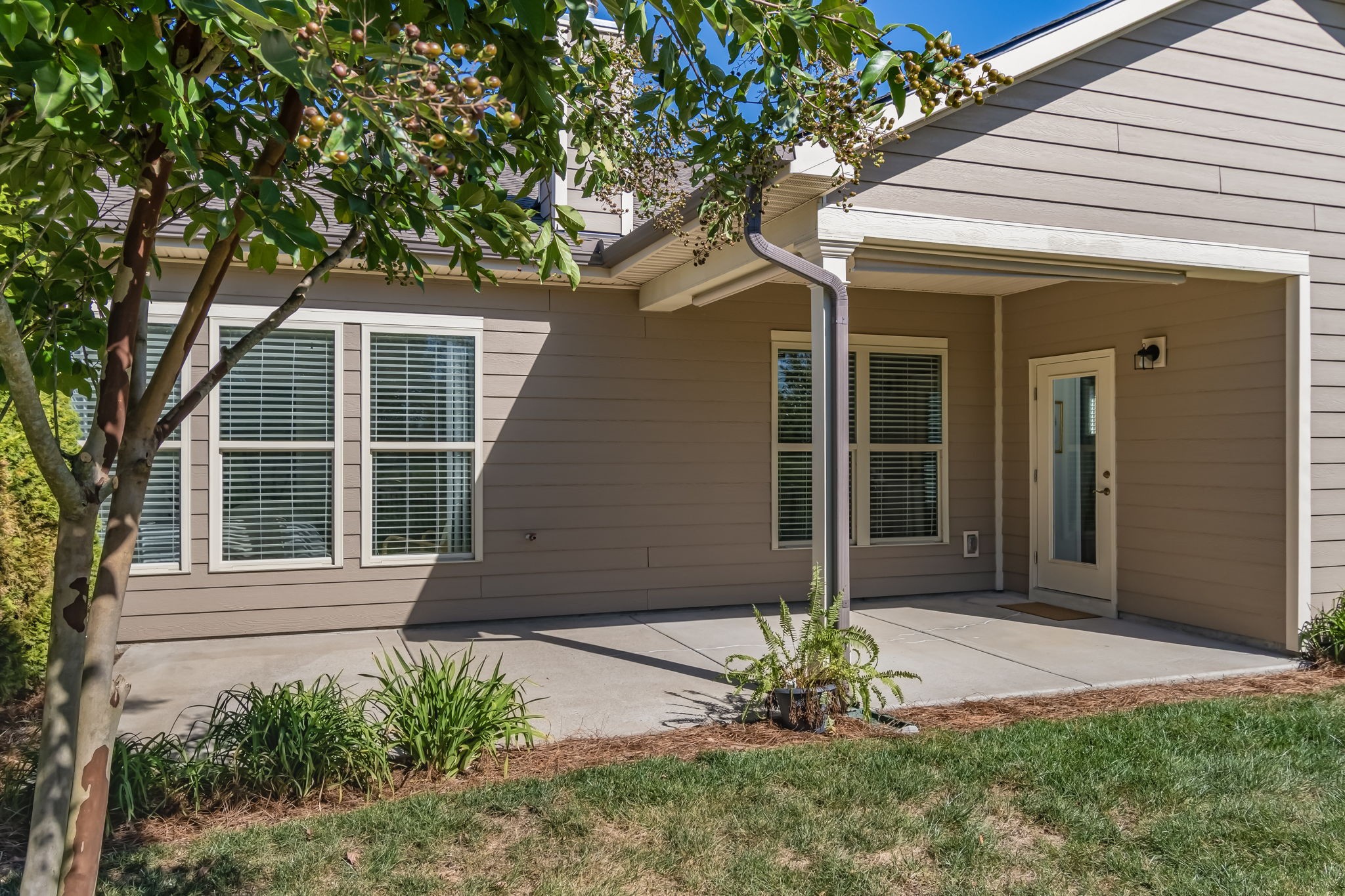 2207 Henderson Dr