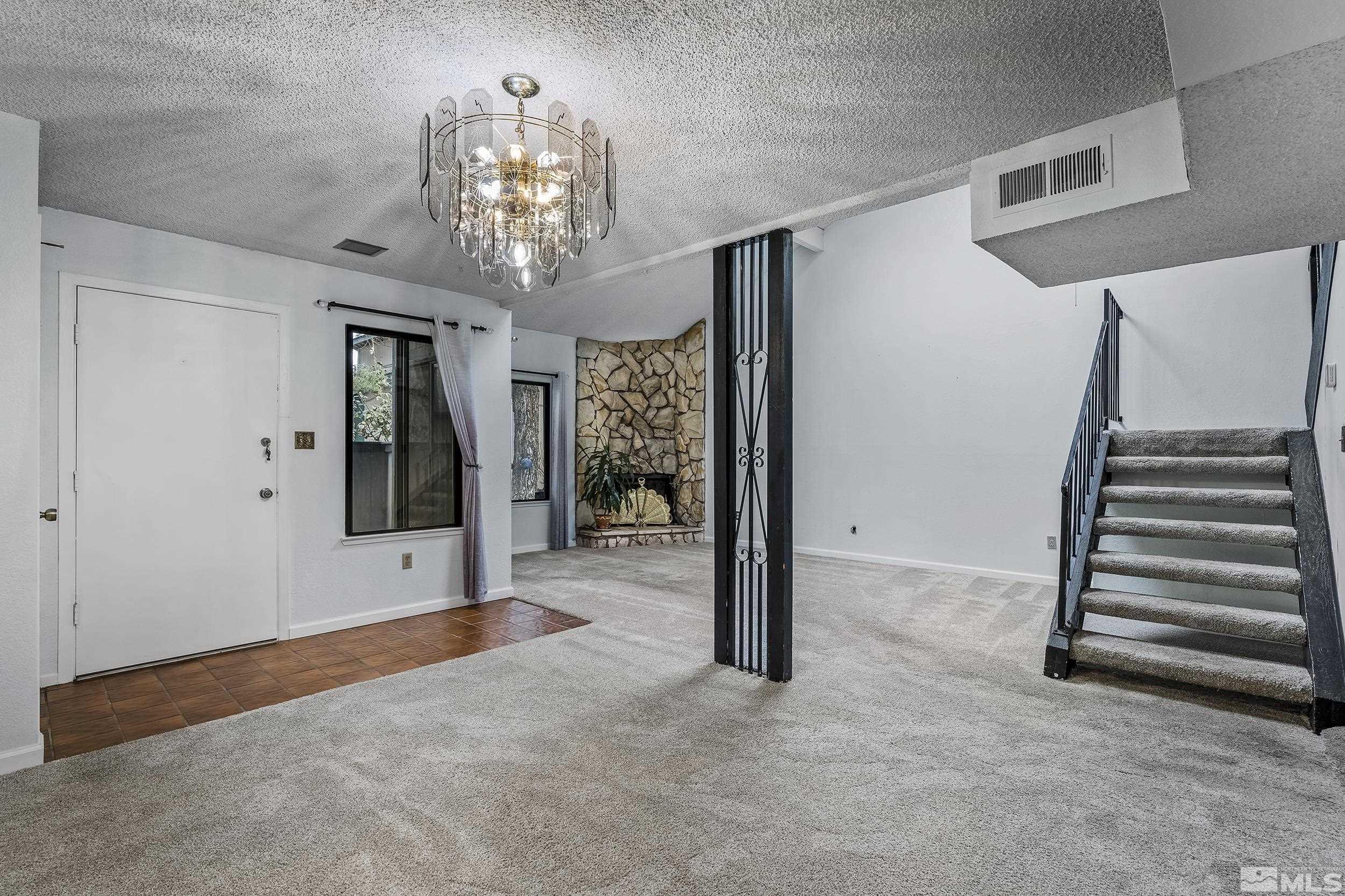 992 Holman Way