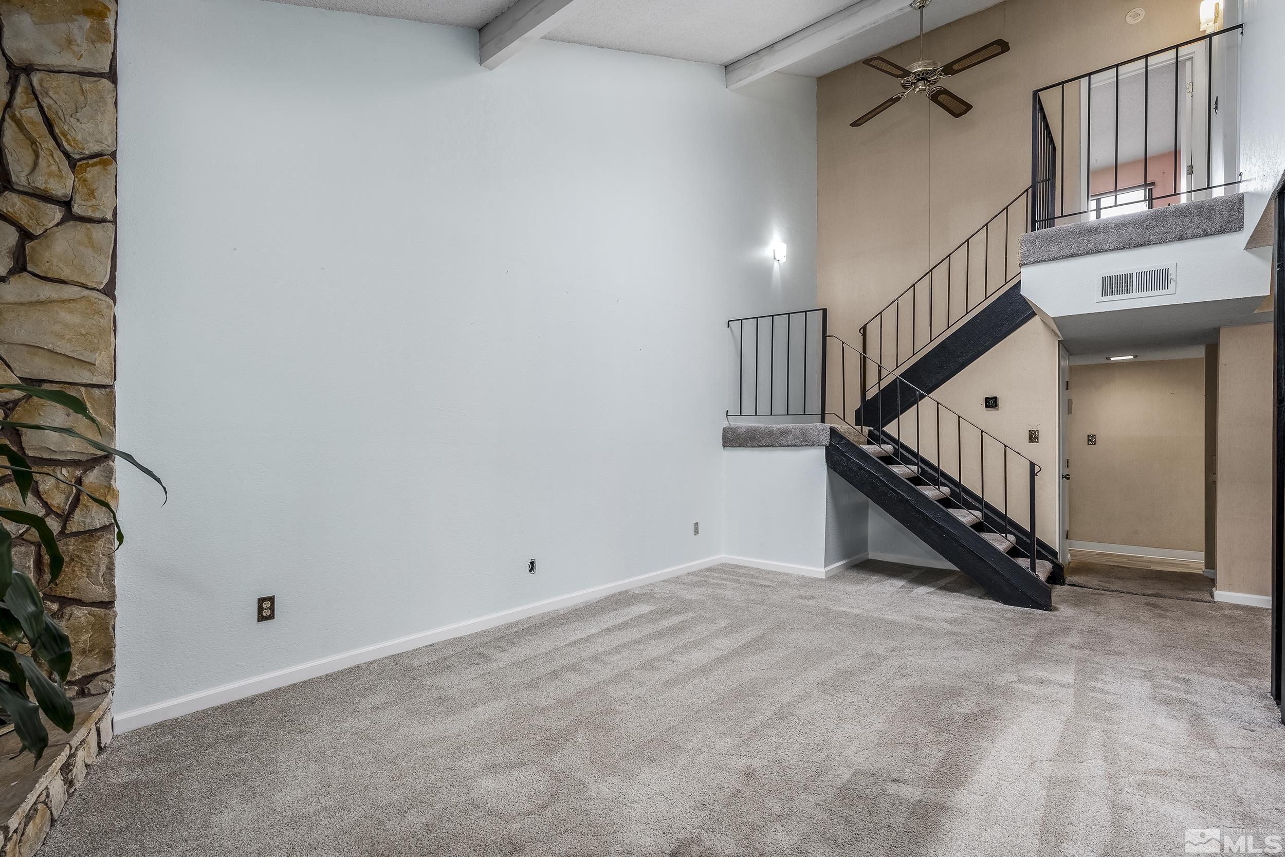 992 Holman Way
