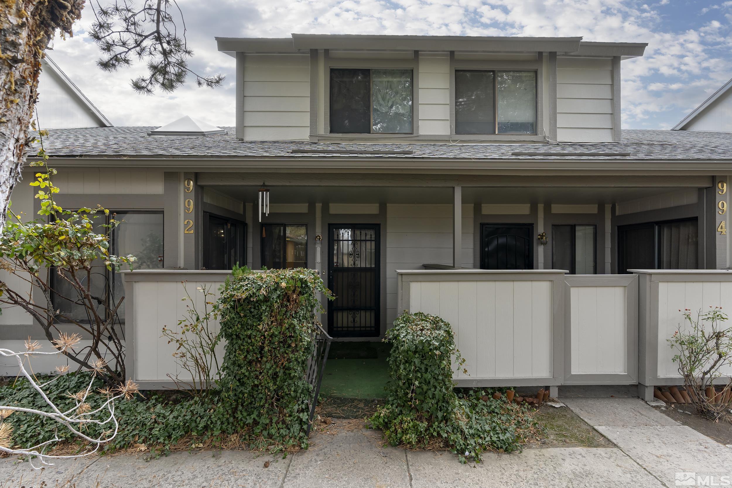 992 Holman Way