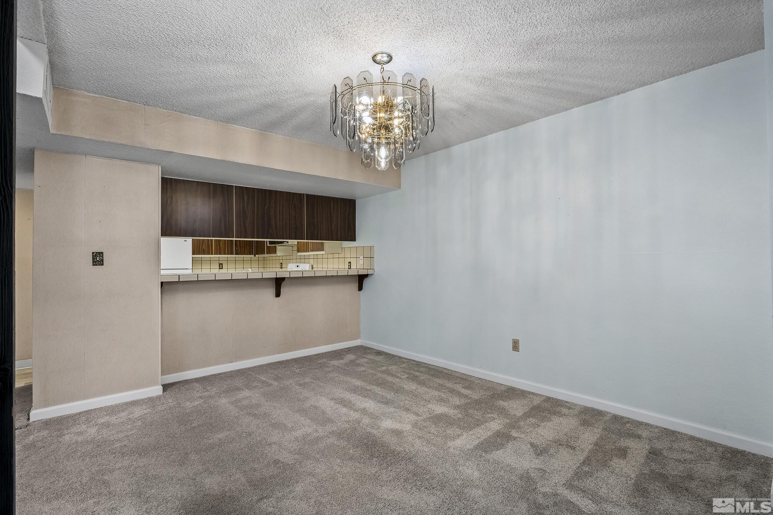 992 Holman Way