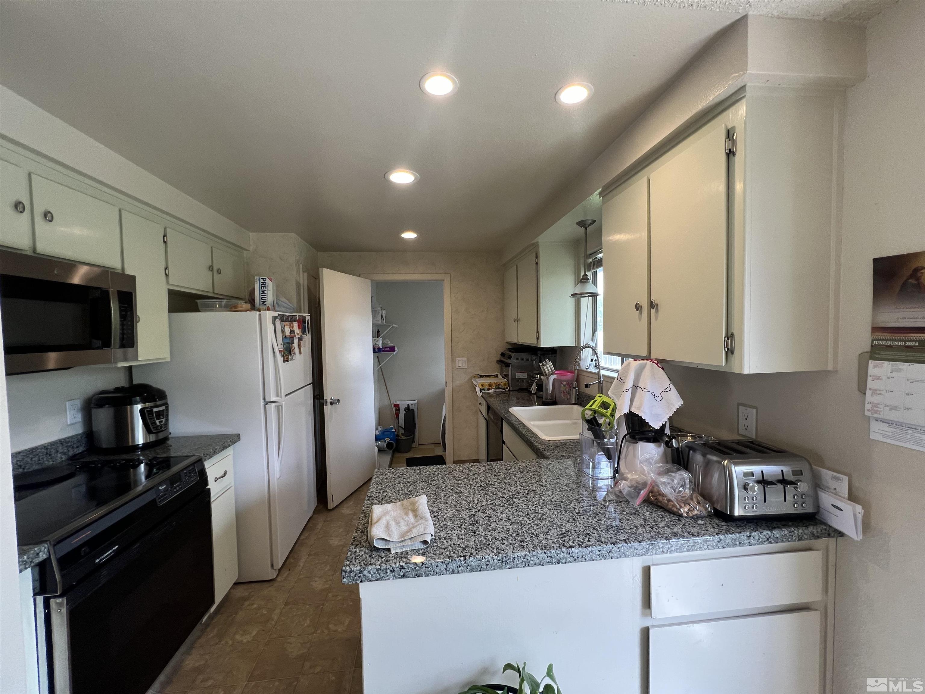 907 Peridot Court