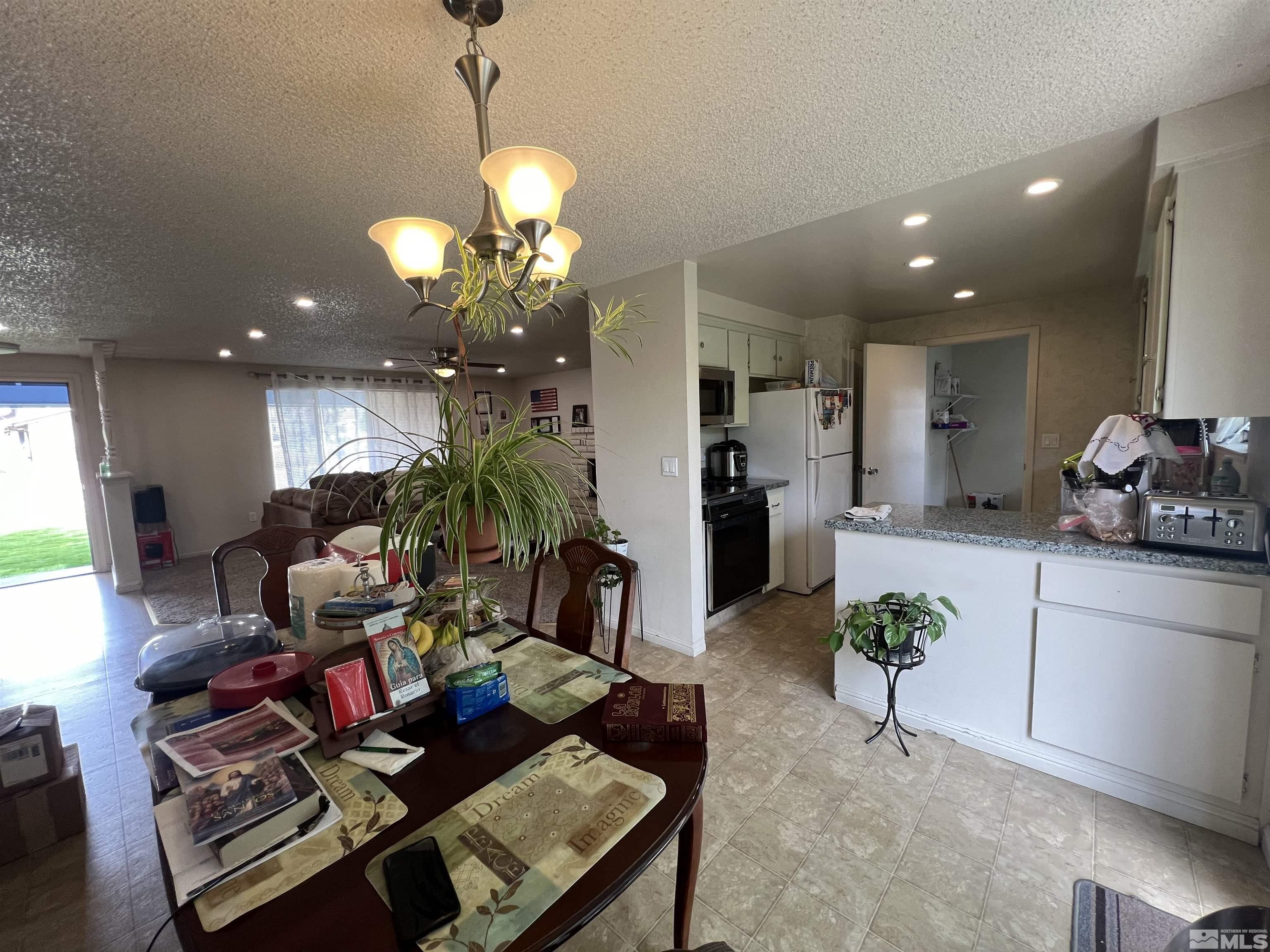 907 Peridot Court