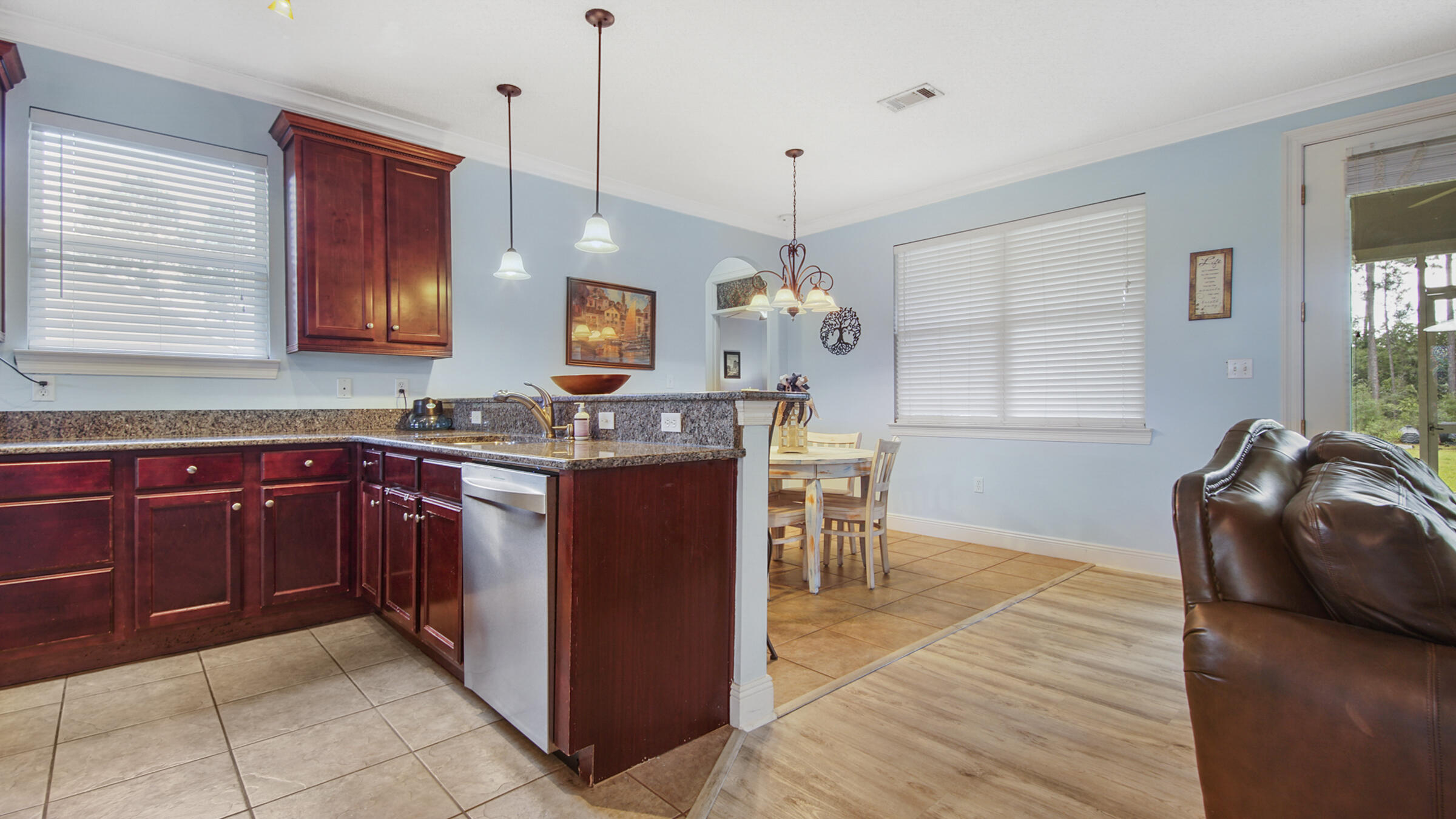 580 W Club House Drive