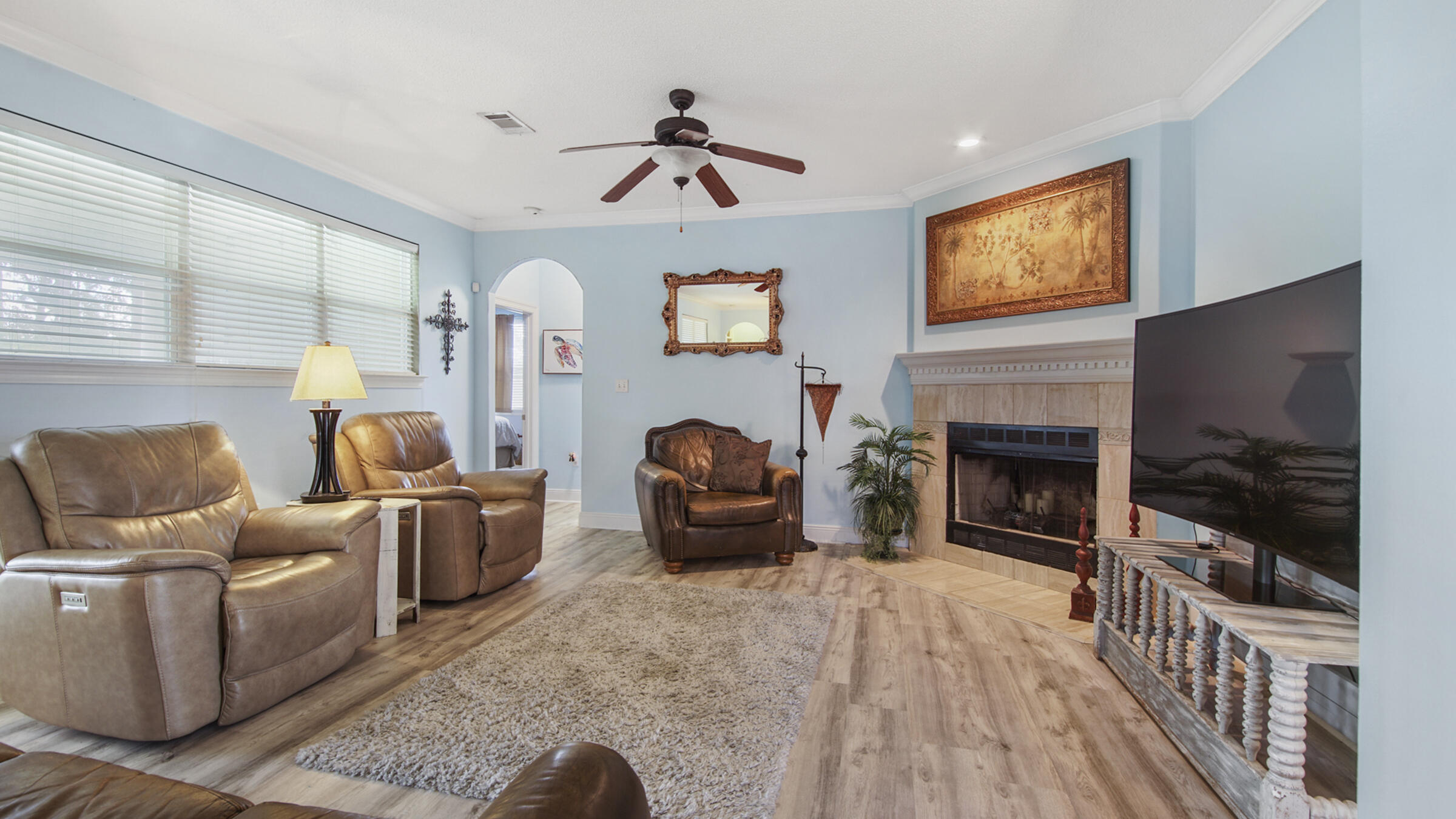 580 W Club House Drive