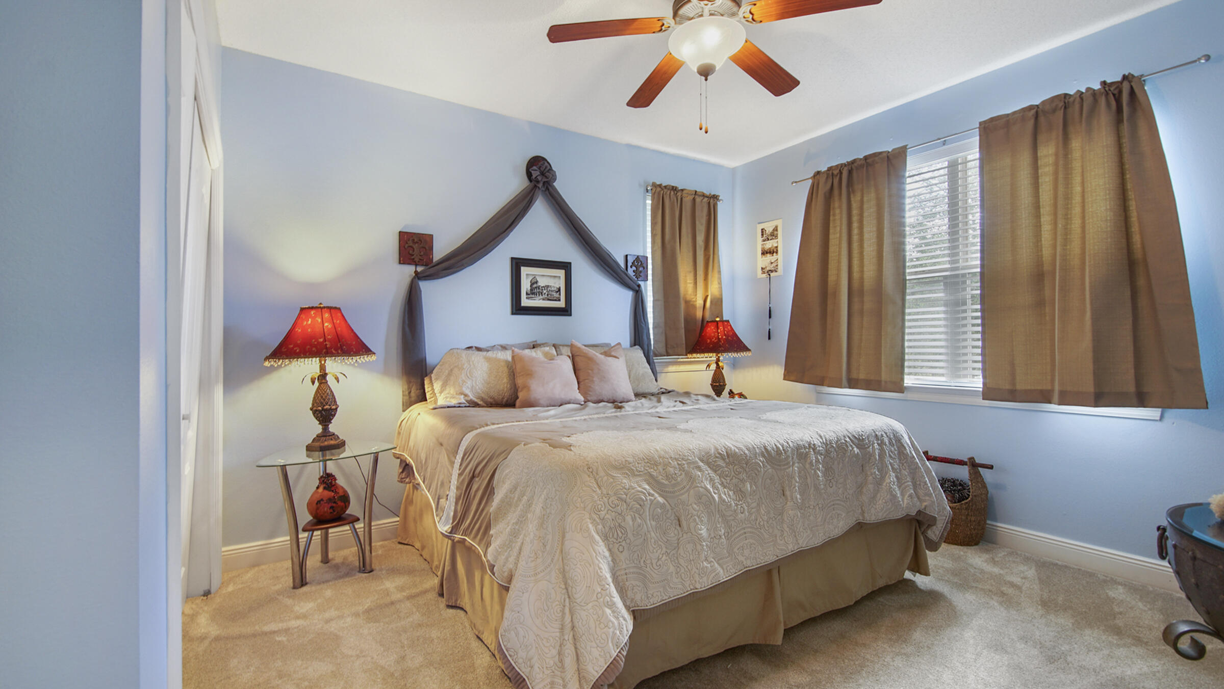 580 W Club House Drive