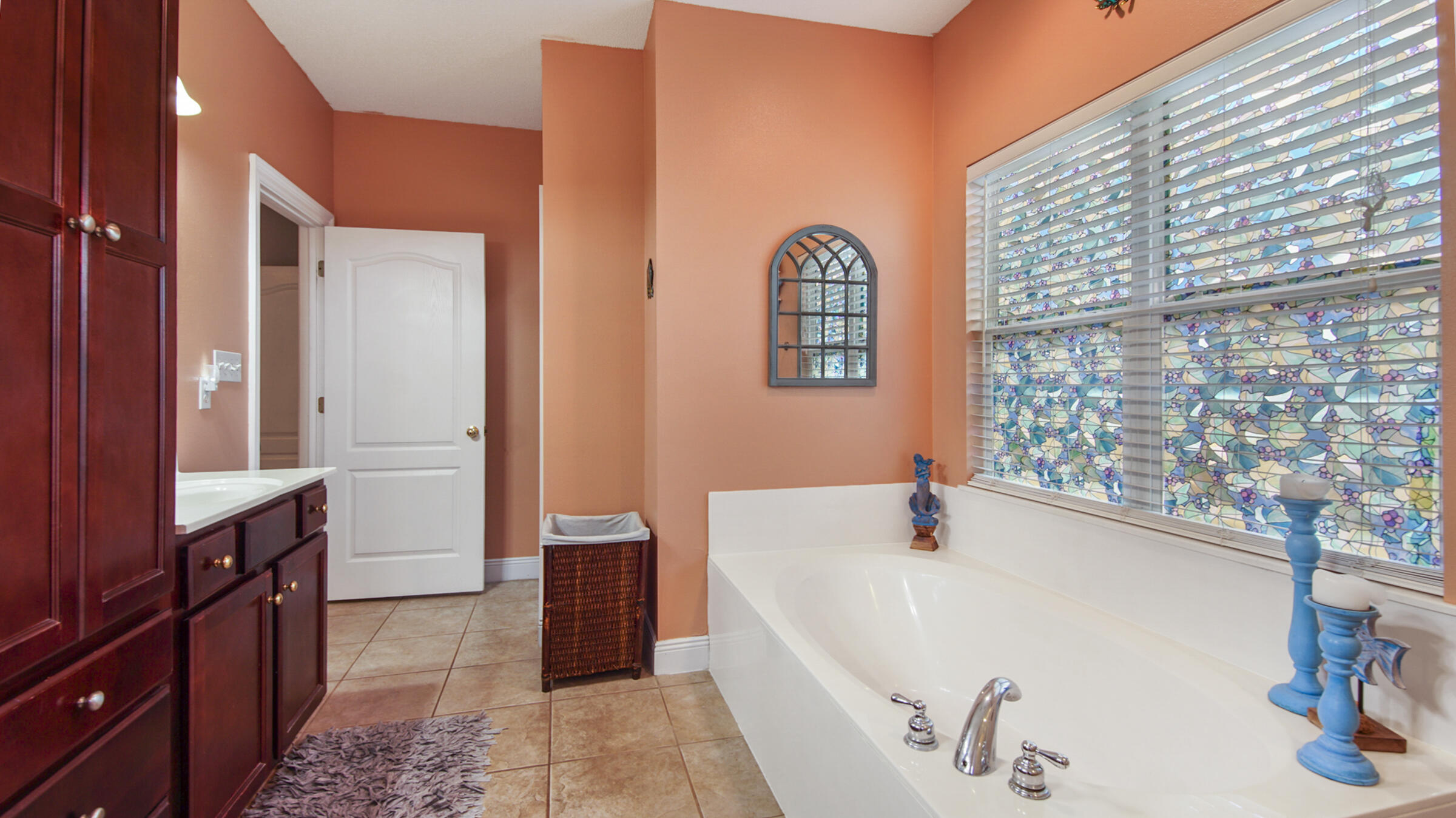 580 W Club House Drive