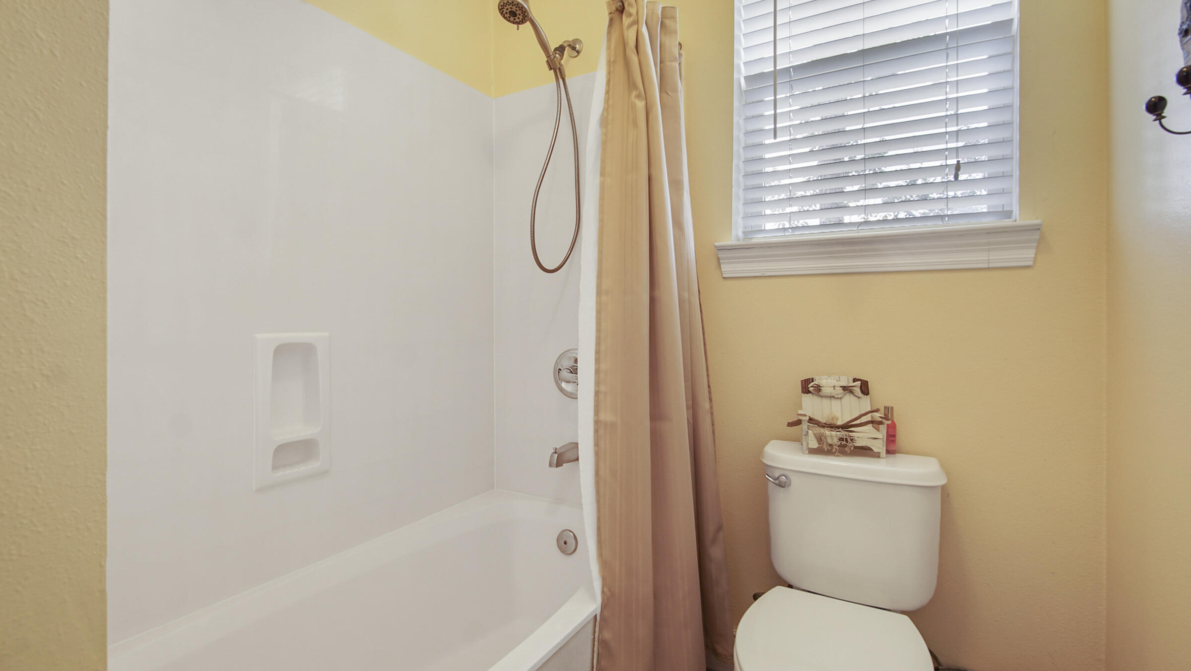 580 W Club House Drive