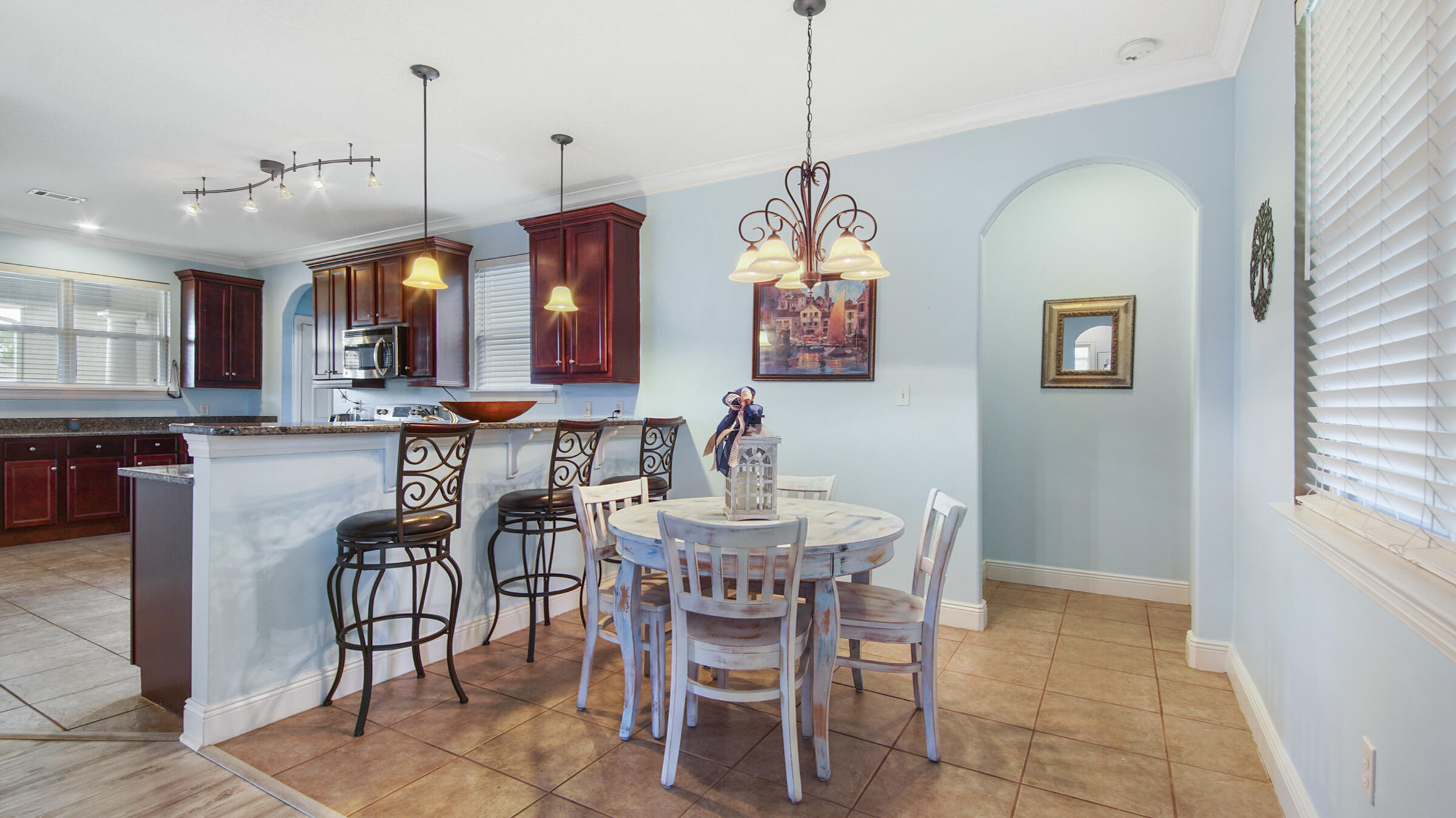 580 W Club House Drive