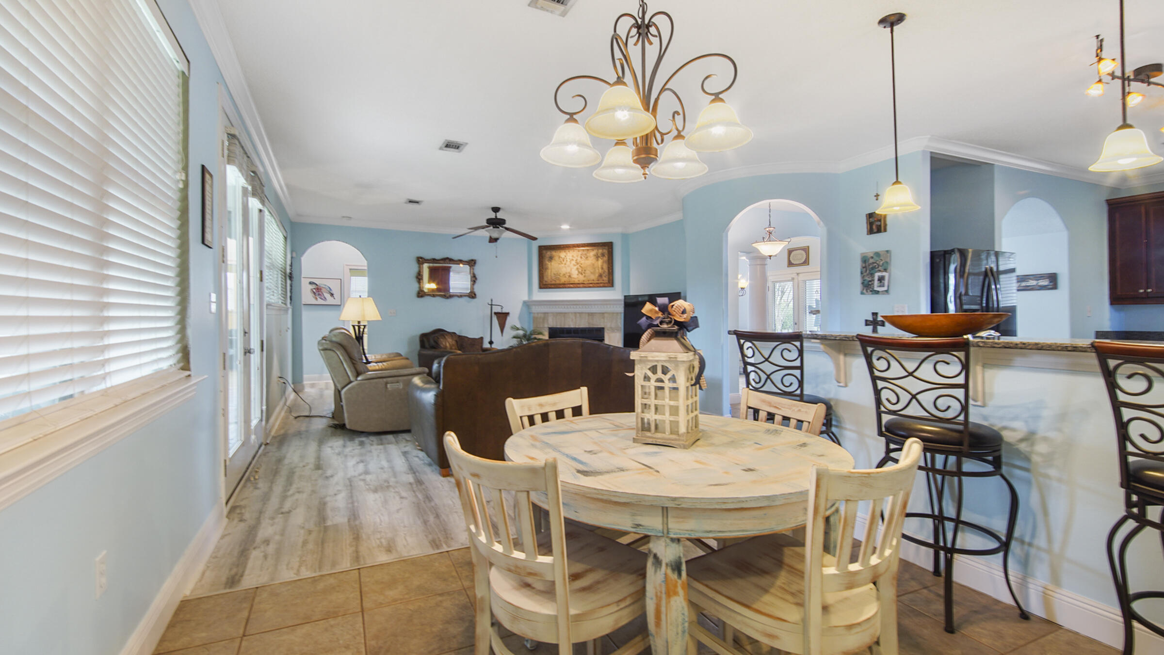 580 W Club House Drive