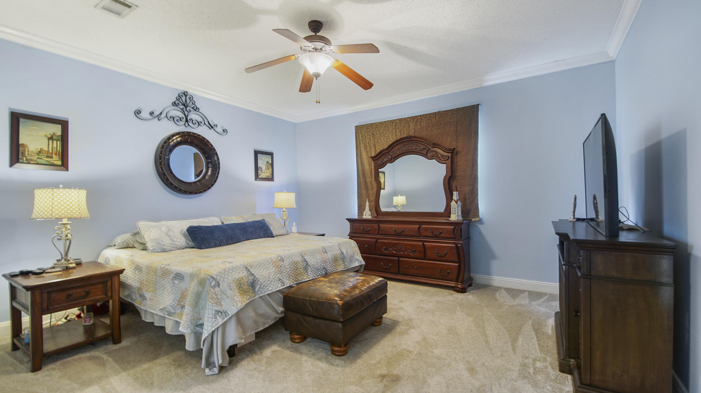 580 W Club House Drive