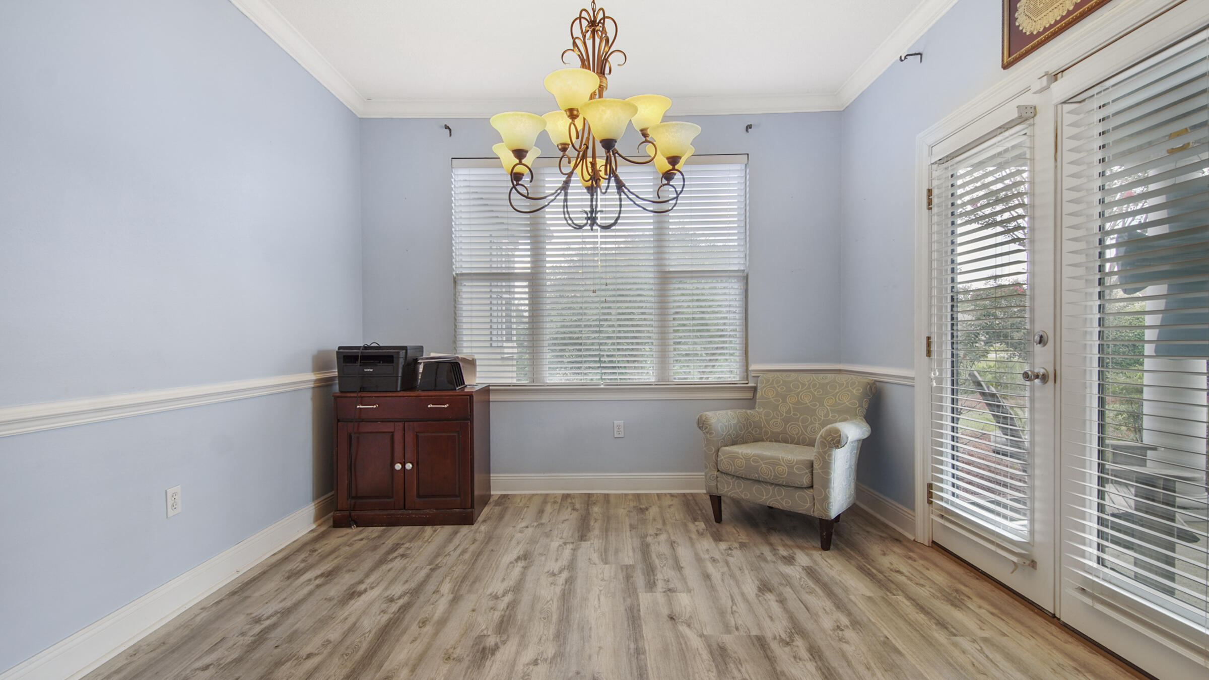 580 W Club House Drive