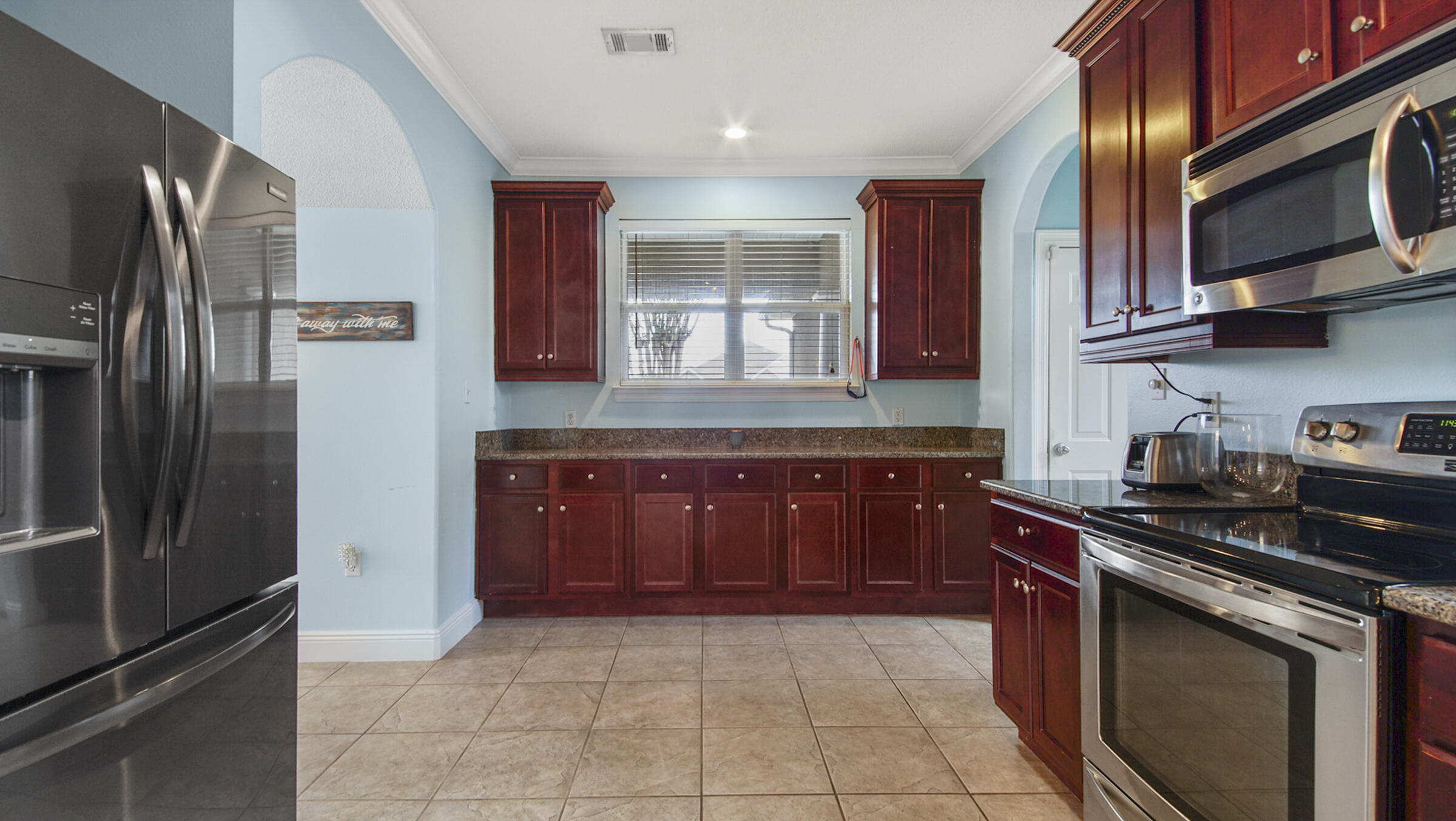 580 W Club House Drive