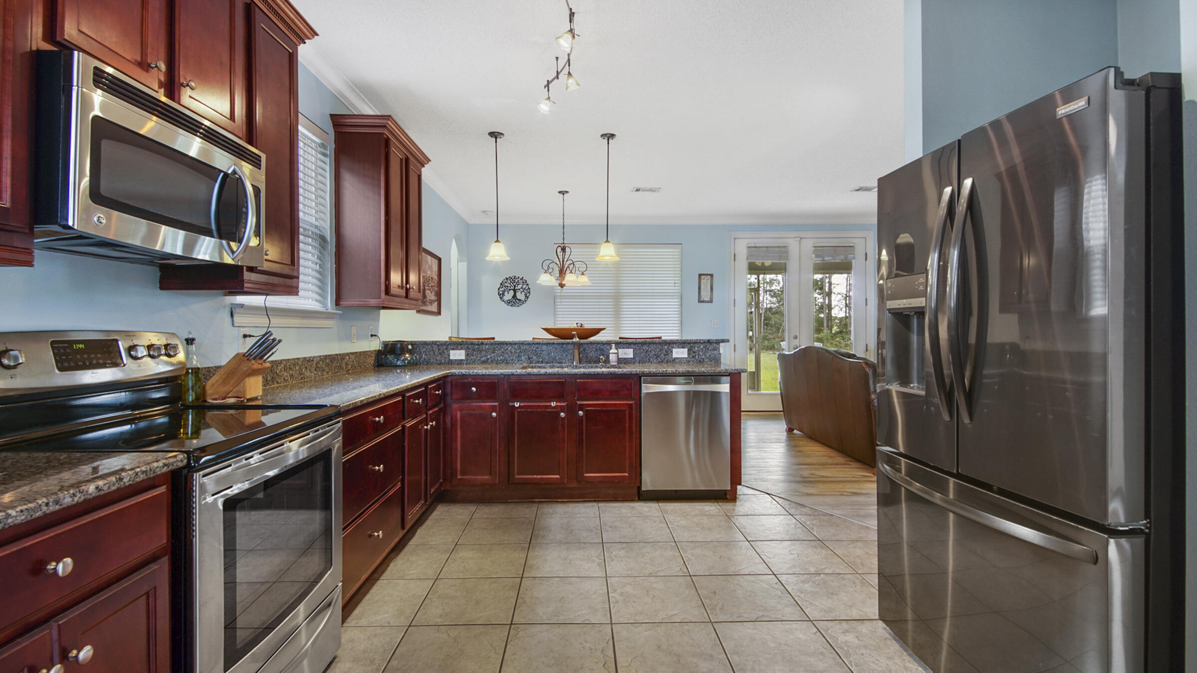 580 W Club House Drive