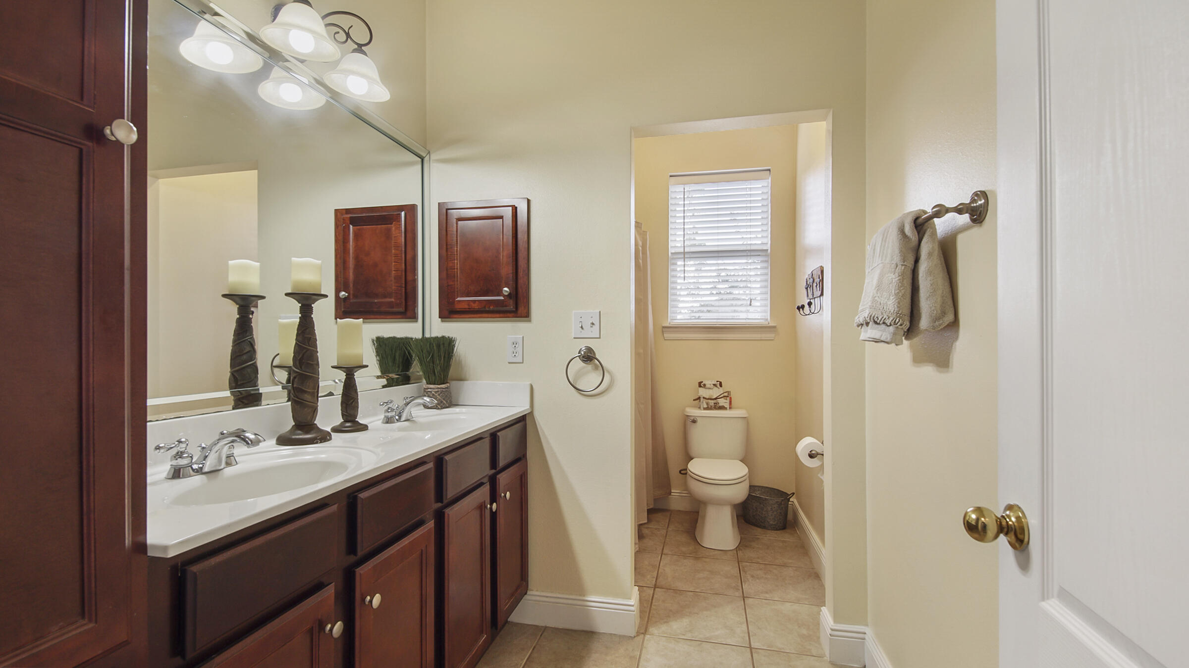 580 W Club House Drive