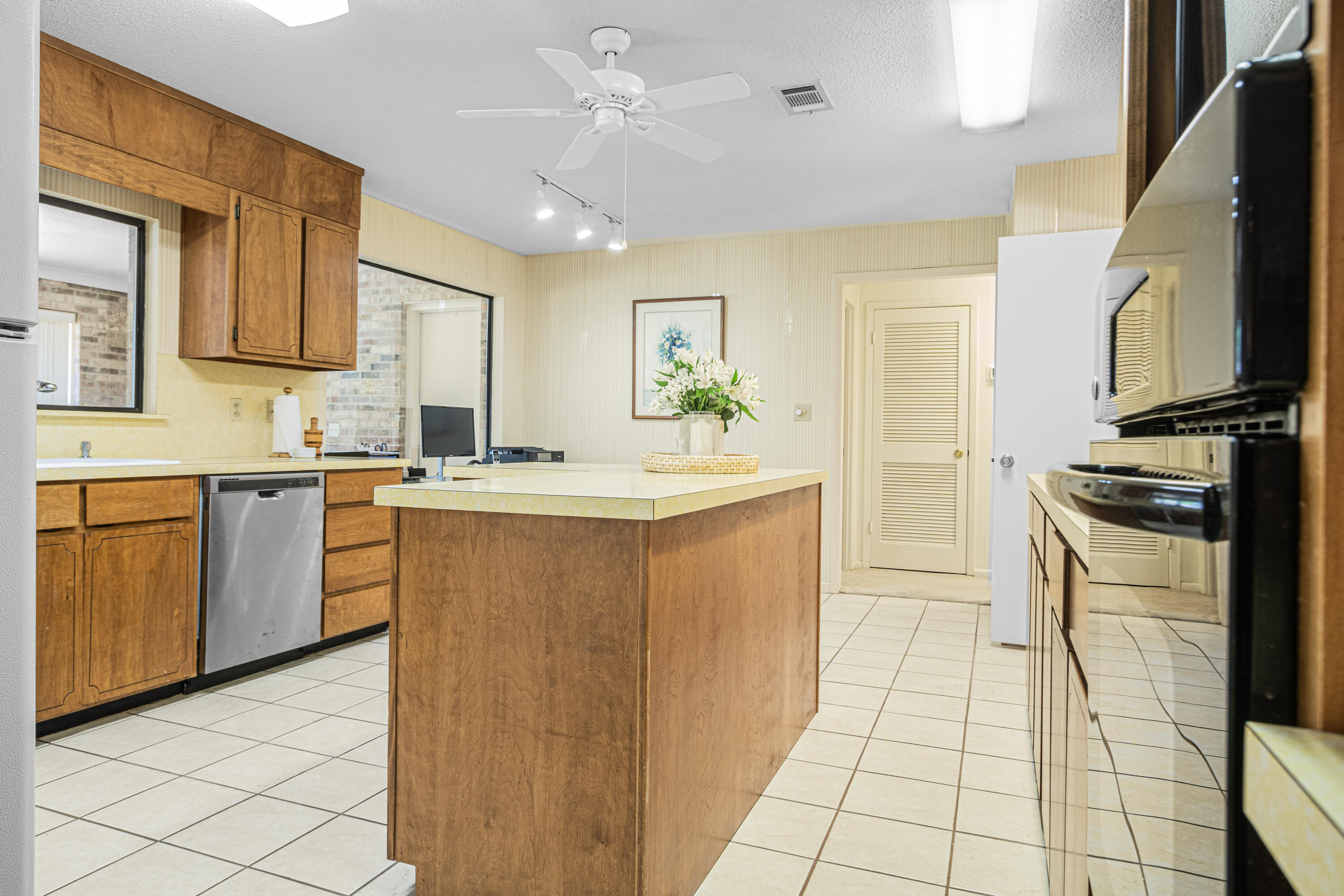 567 Pitts Bayshore Drive