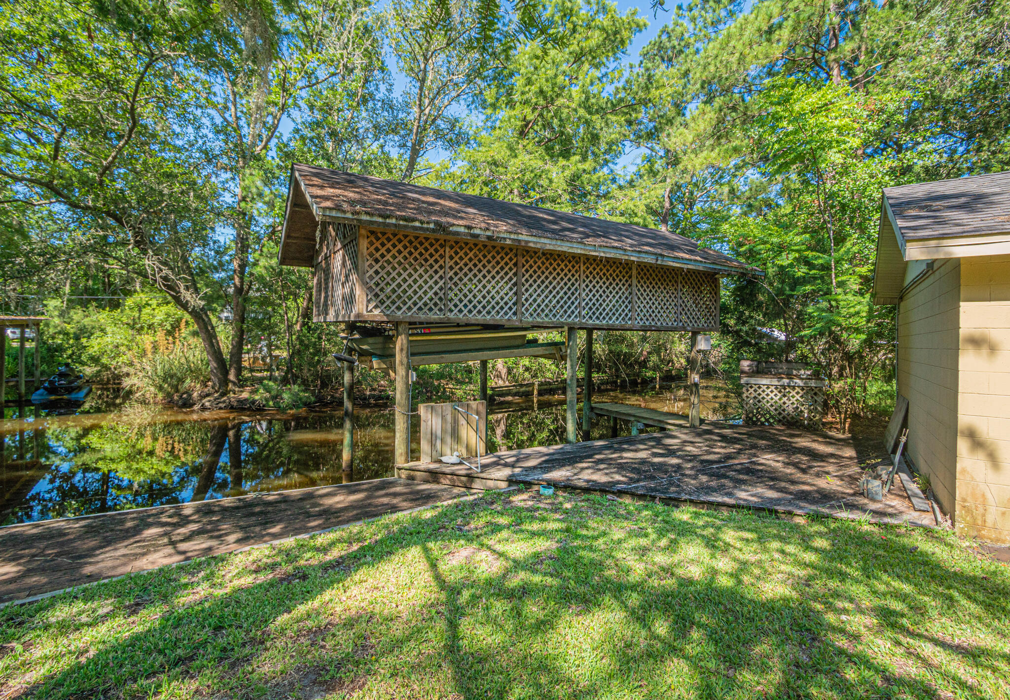 567 Pitts Bayshore Drive