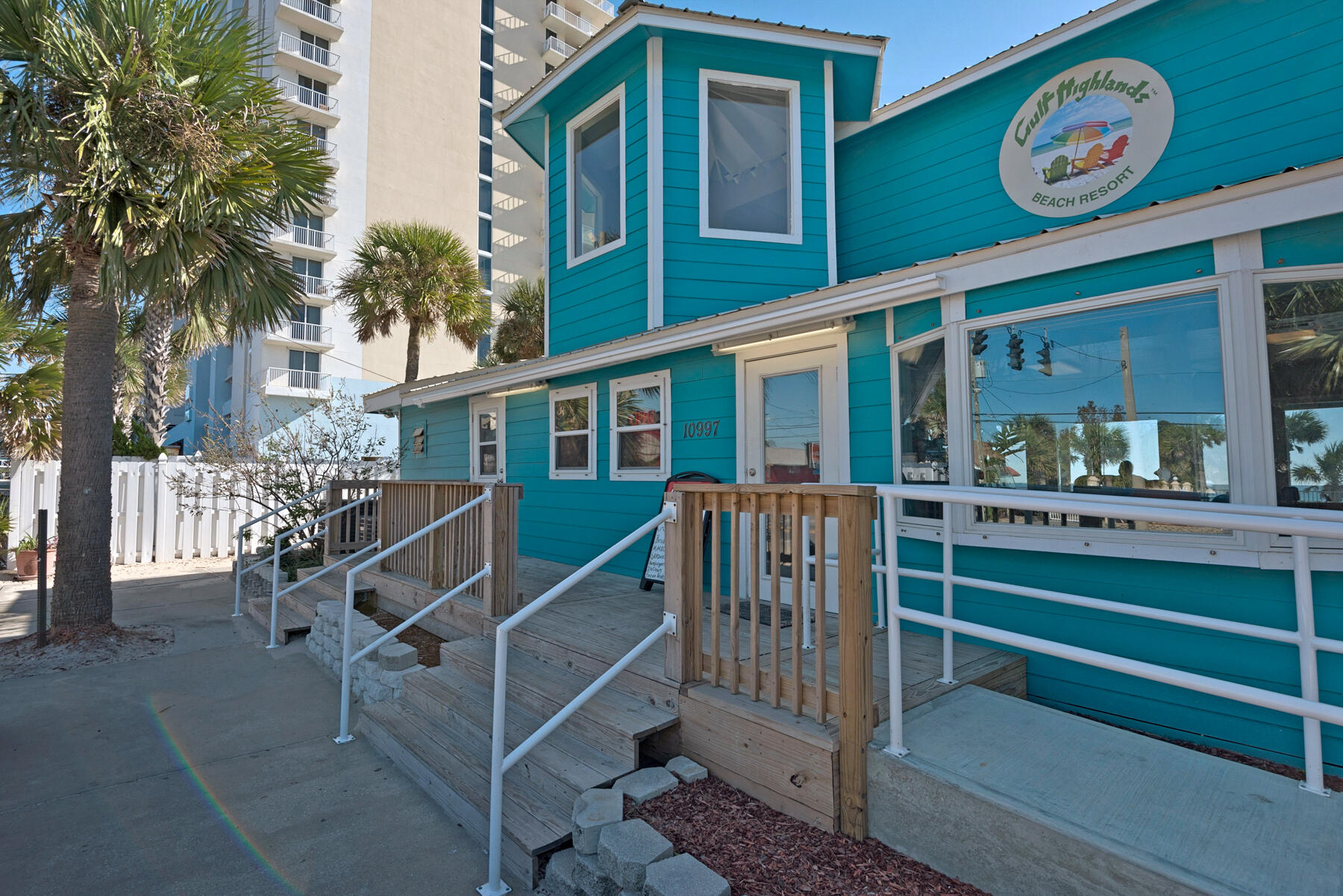 151 W Leslie Lane