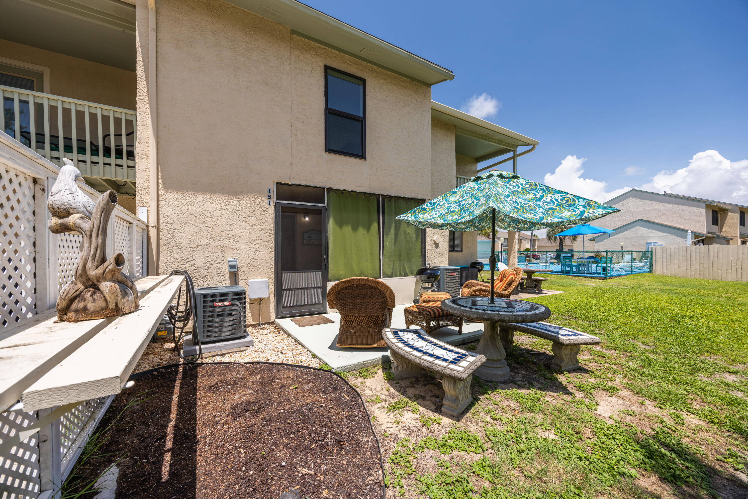 151 W Leslie Lane