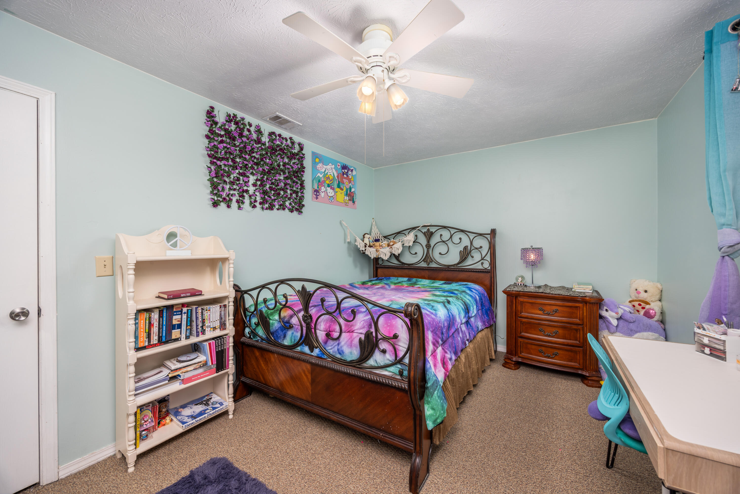 151 W Leslie Lane