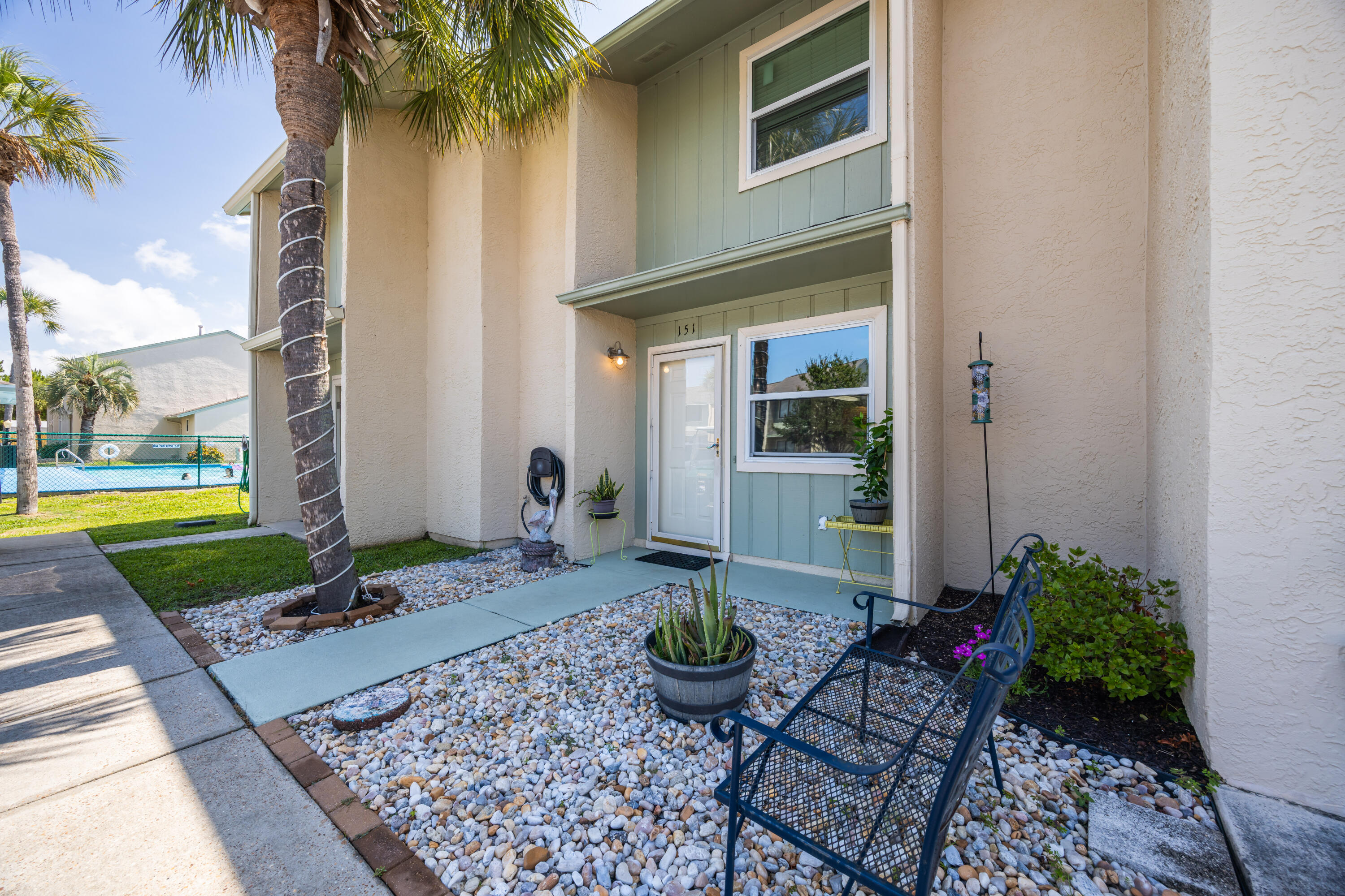 151 W Leslie Lane