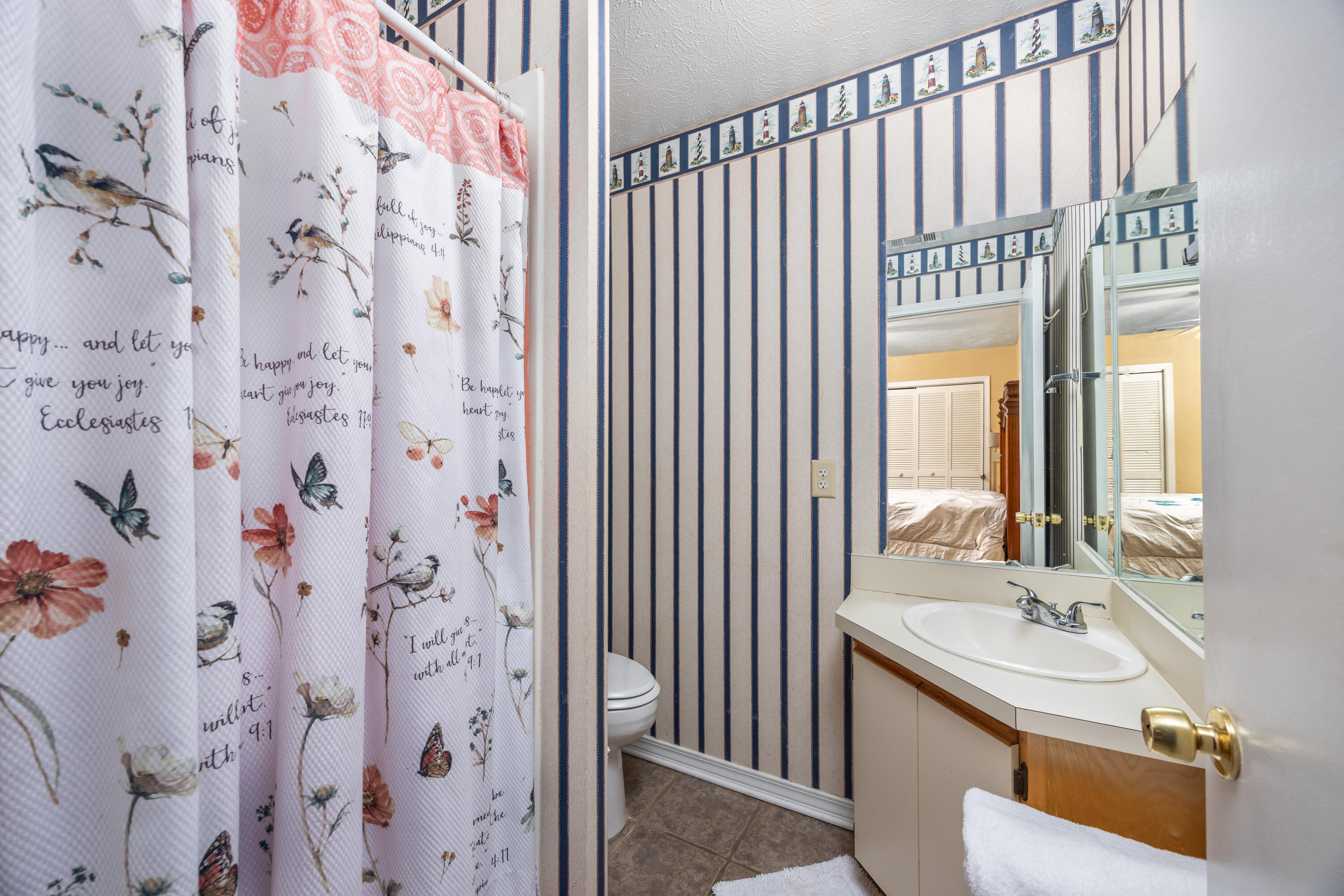 151 W Leslie Lane