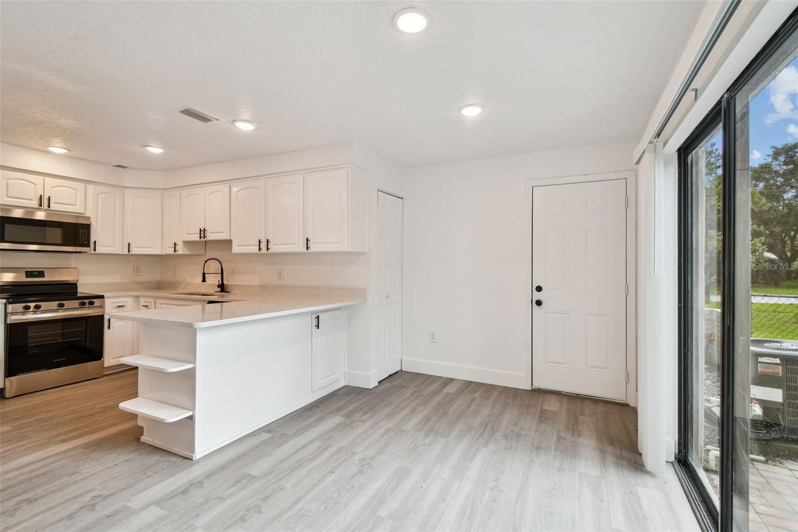 4260 SAINT LAWRENCE DR