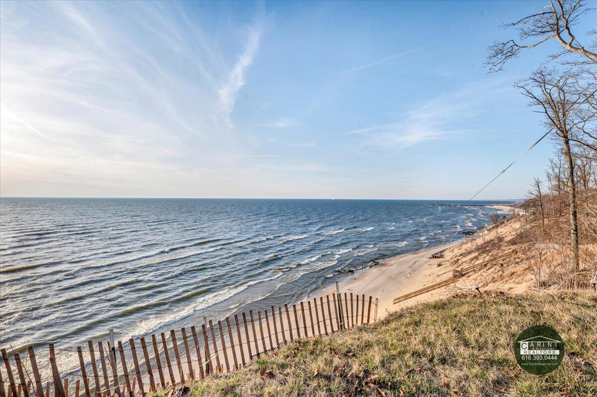 6467 Lakeshore Drive