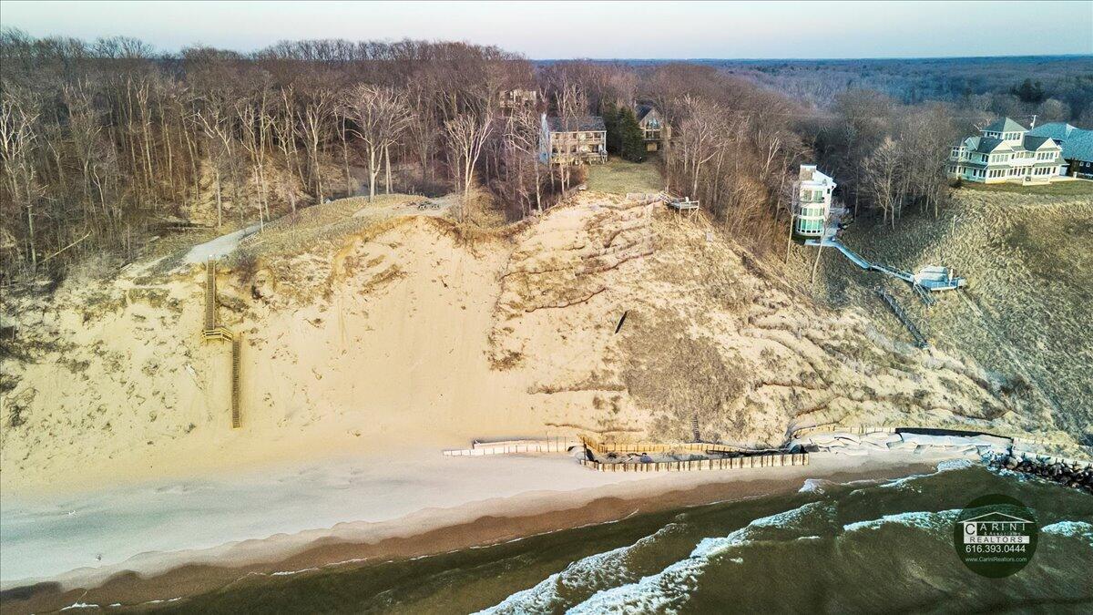 6467 Lakeshore Drive