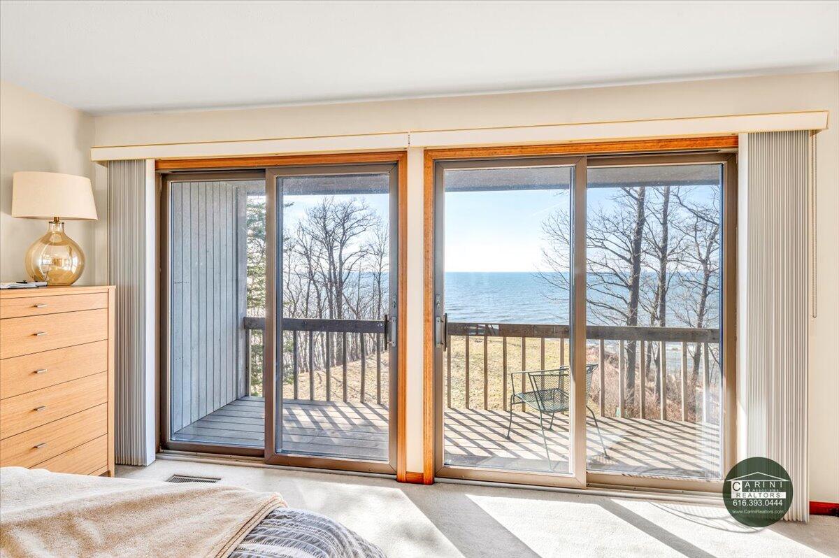 6467 Lakeshore Drive