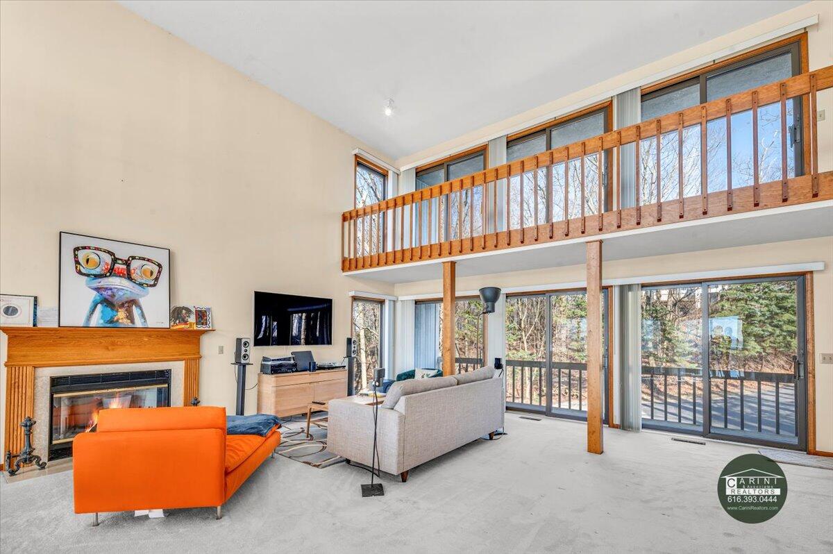 6467 Lakeshore Drive