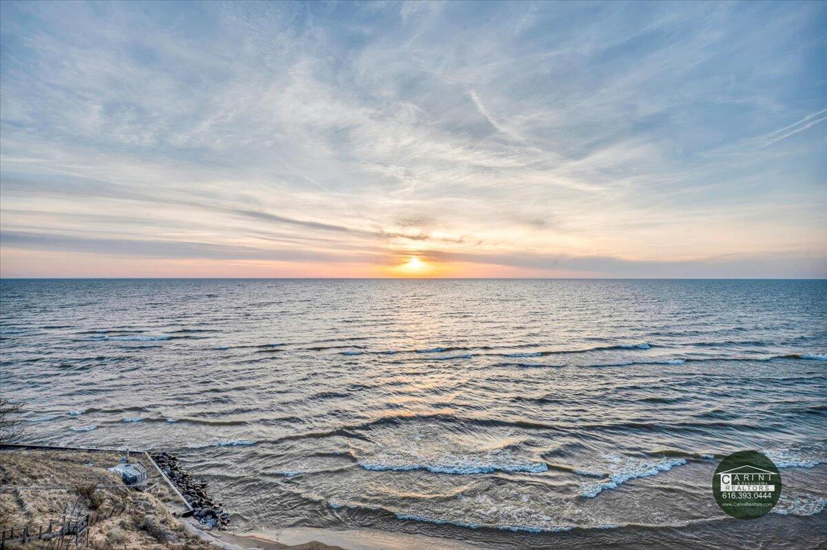 6467 Lakeshore Drive