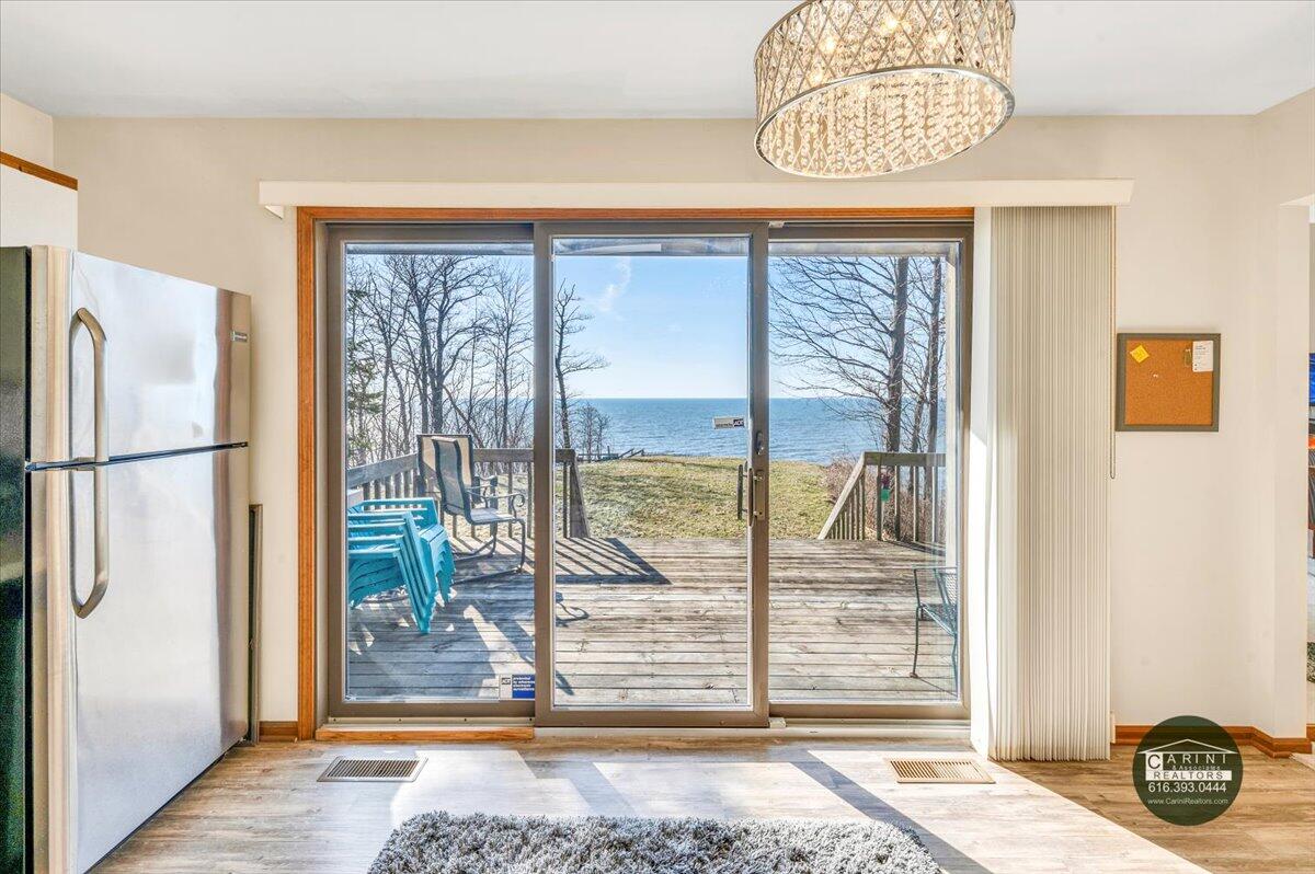 6467 Lakeshore Drive
