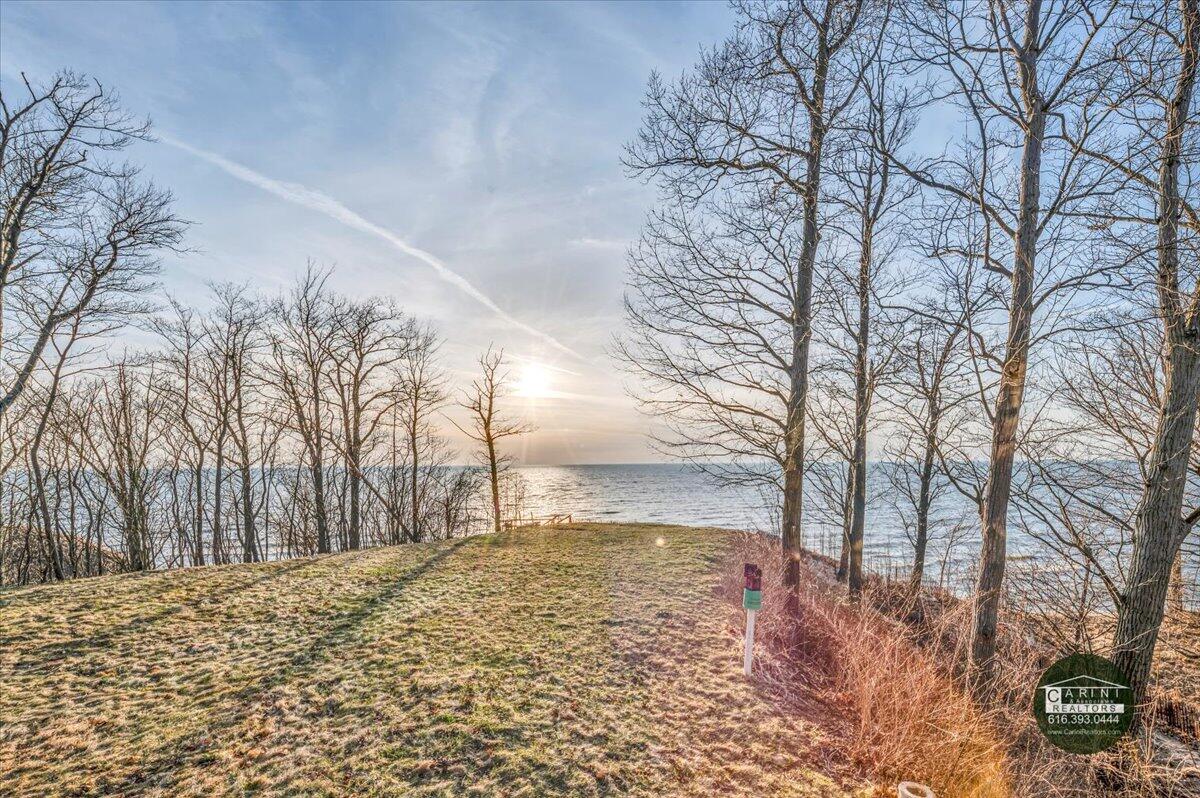 6467 Lakeshore Drive
