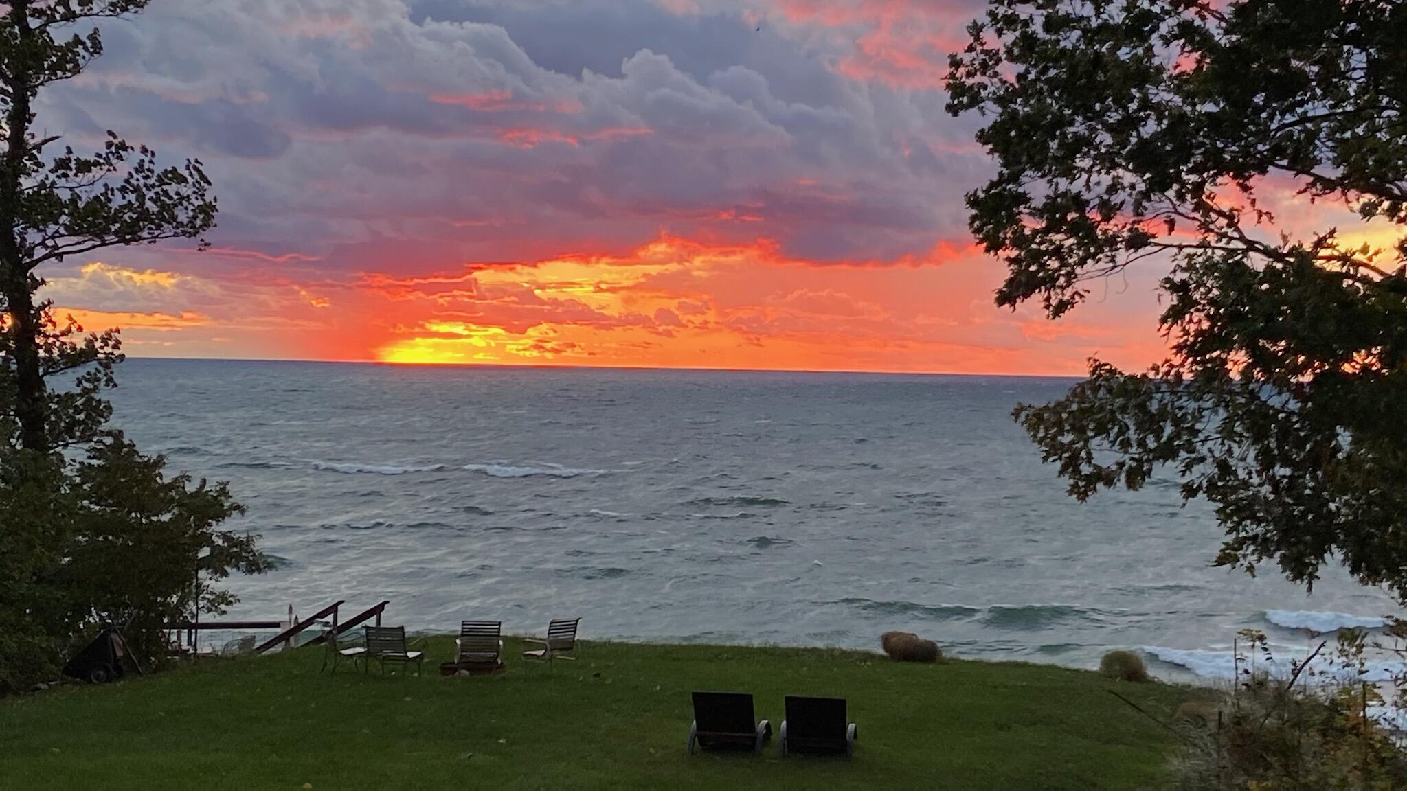 6467 Lakeshore Drive
