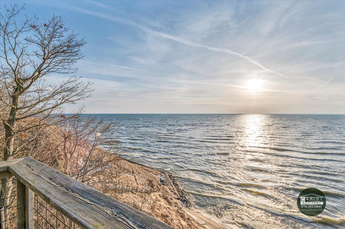 6467 Lakeshore Drive