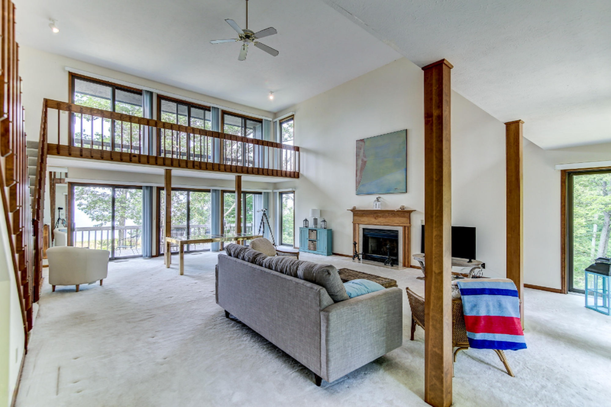 6467 Lakeshore Drive