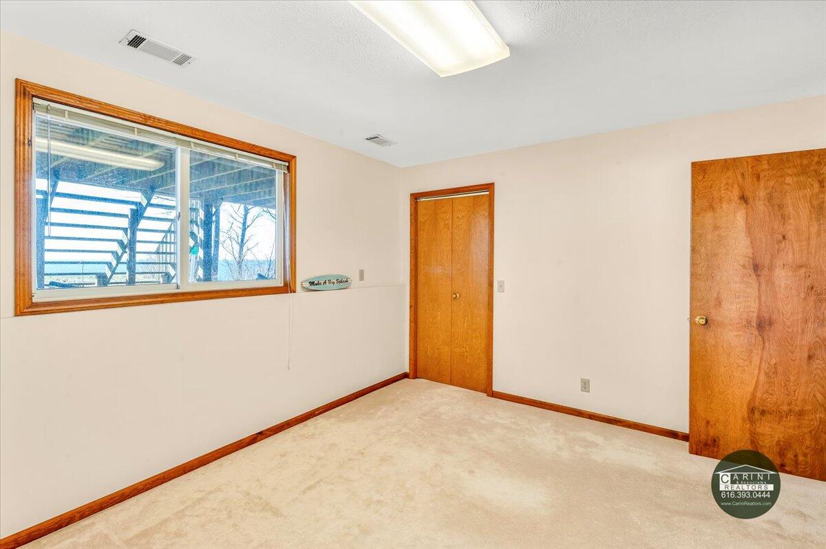 6467 Lakeshore Drive