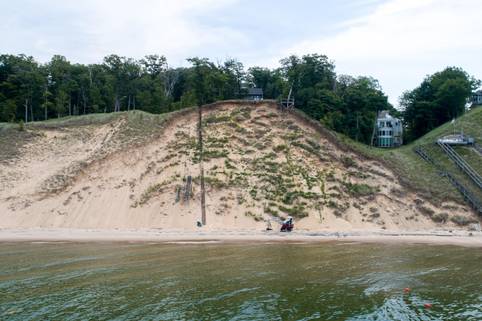 6467 Lakeshore Drive