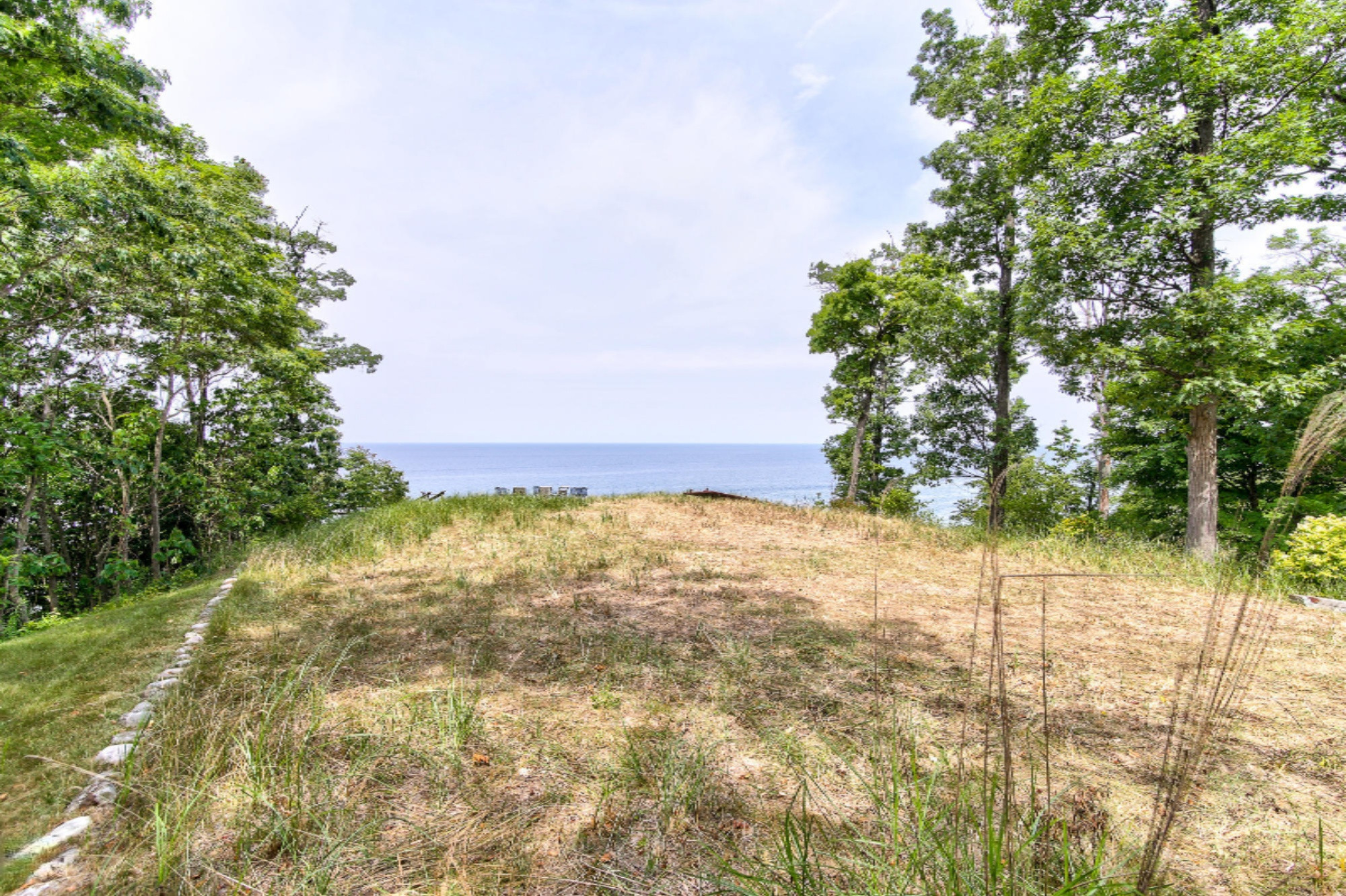6467 Lakeshore Drive