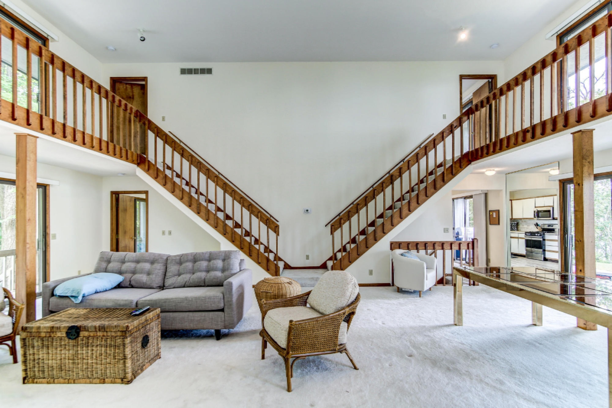 6467 Lakeshore Drive