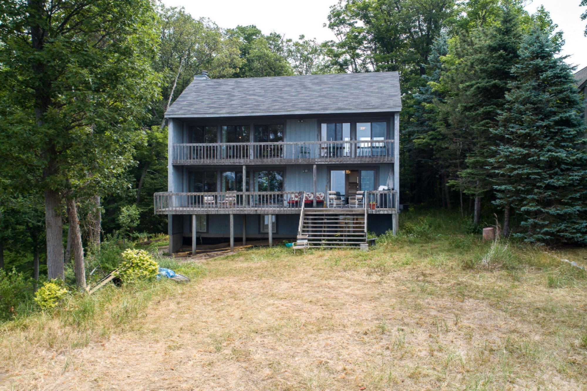 6467 Lakeshore Drive