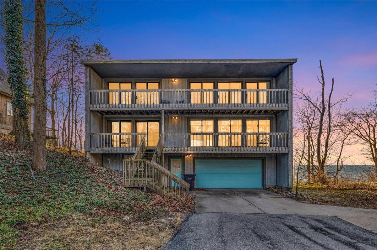 6467 Lakeshore Drive