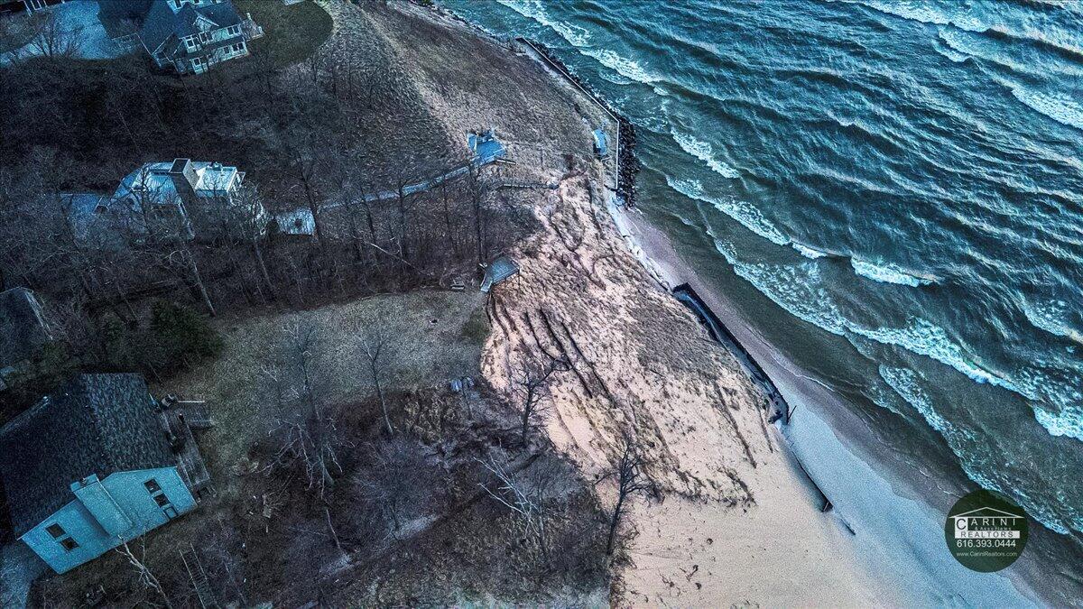 6467 Lakeshore Drive