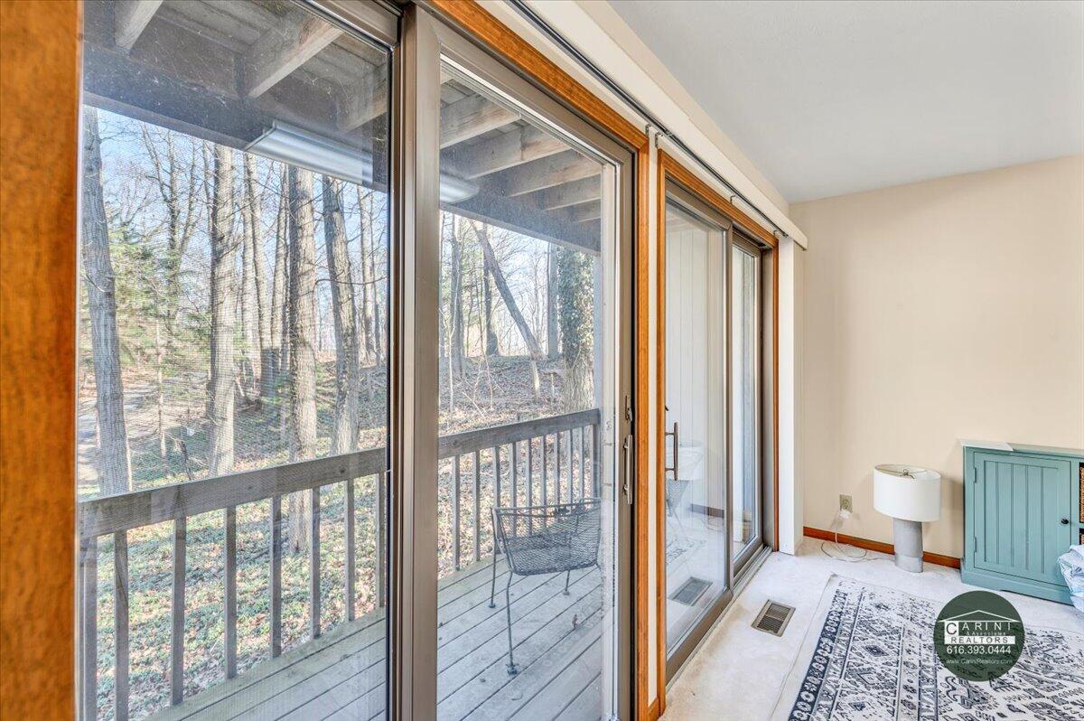 6467 Lakeshore Drive