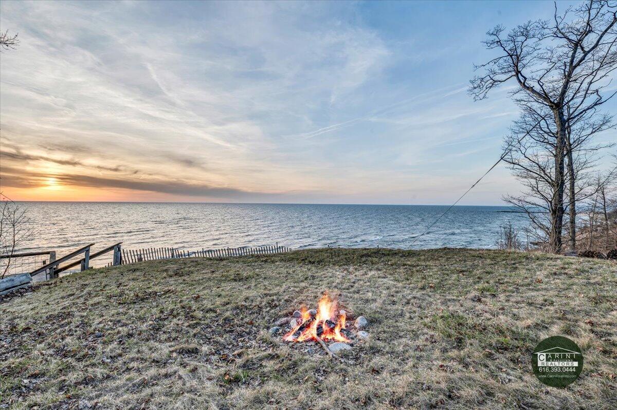 6467 Lakeshore Drive