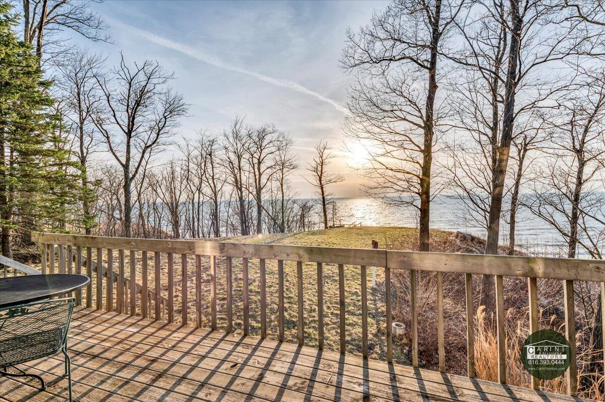 6467 Lakeshore Drive