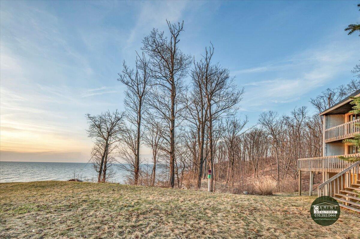 6467 Lakeshore Drive