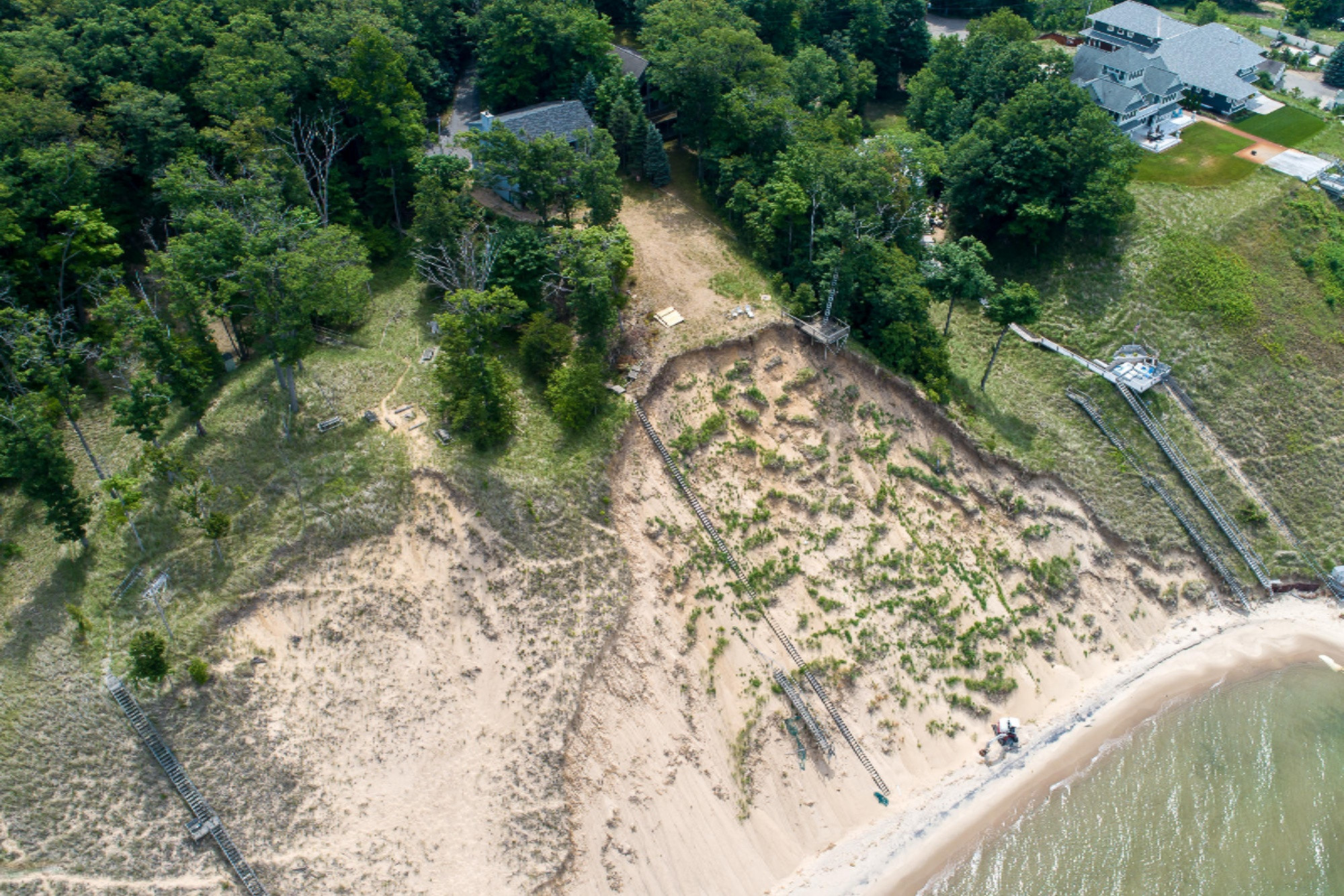6467 Lakeshore Drive