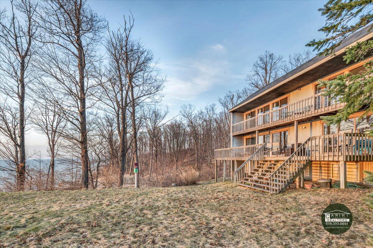 6467 Lakeshore Drive
